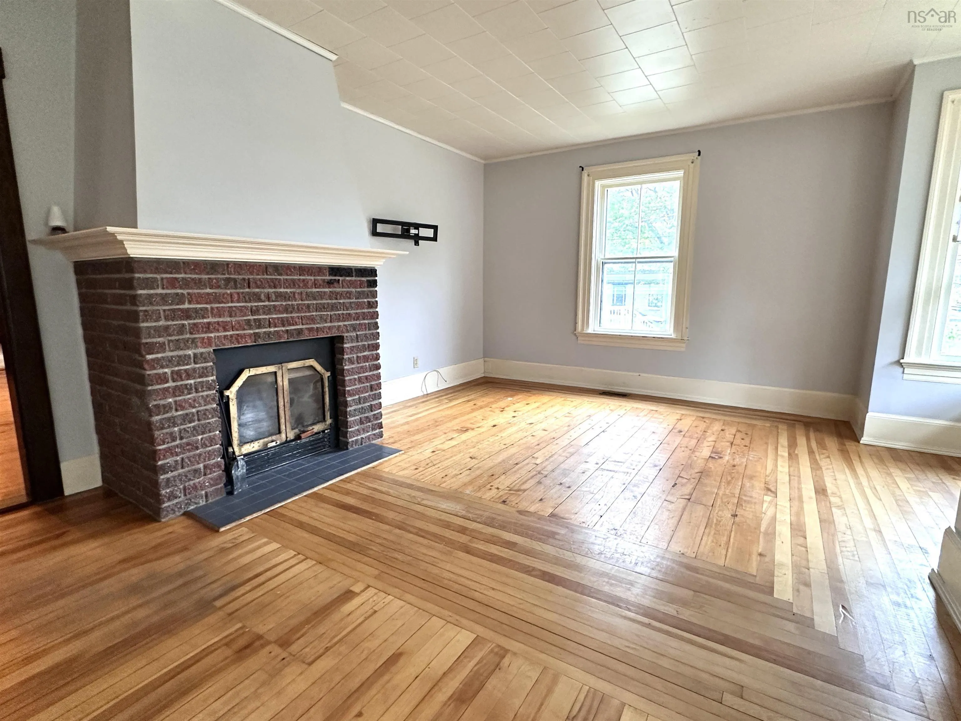 195 York Street, Bridgewater, NS B4V 1R4, 3 Bedrooms Bedrooms, ,2 BathroomsBathrooms,Residential,For Sale,York,202525435
