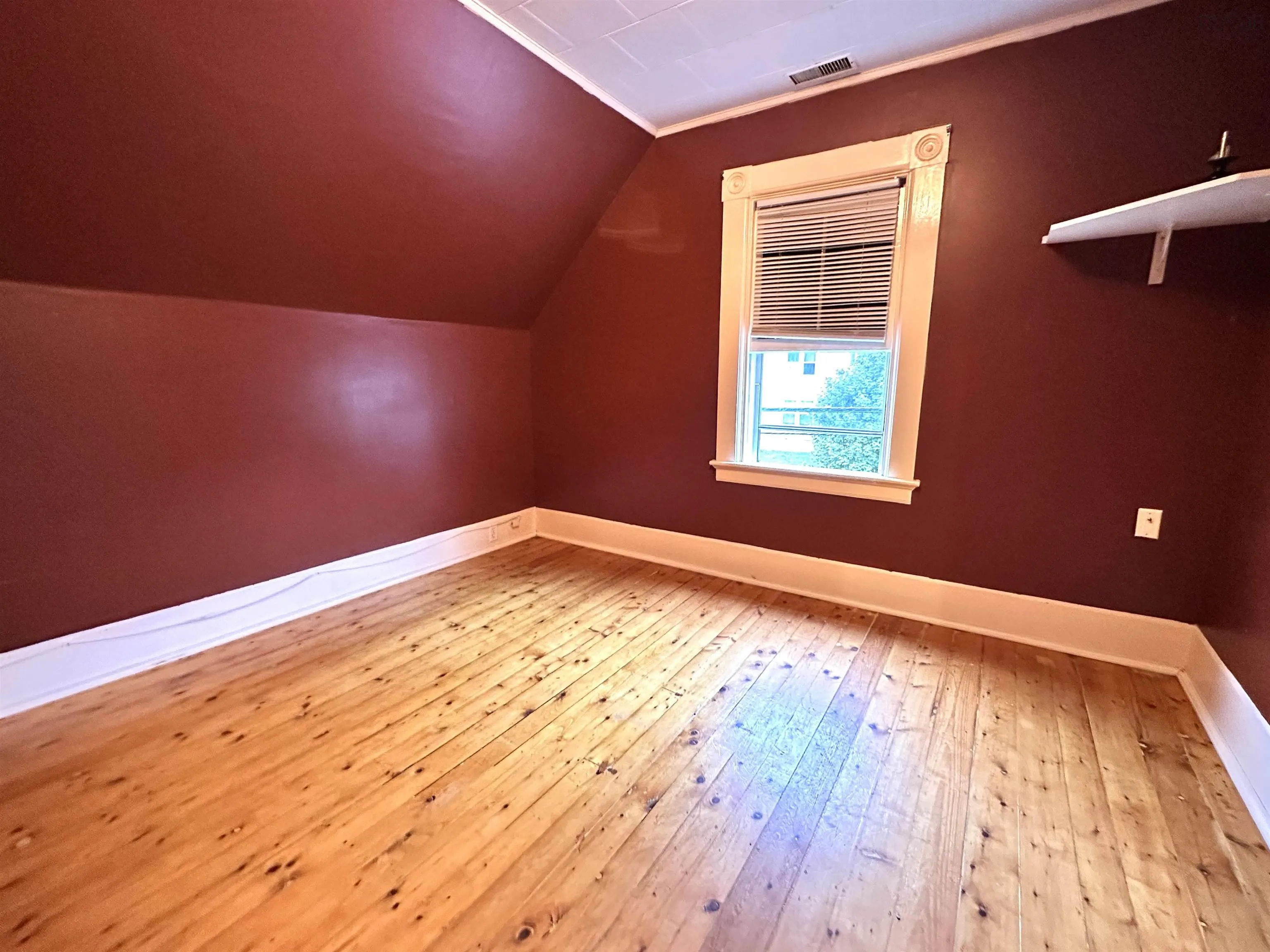 195 York Street, Bridgewater, NS B4V 1R4, 3 Bedrooms Bedrooms, ,2 BathroomsBathrooms,Residential,For Sale,York,202525435