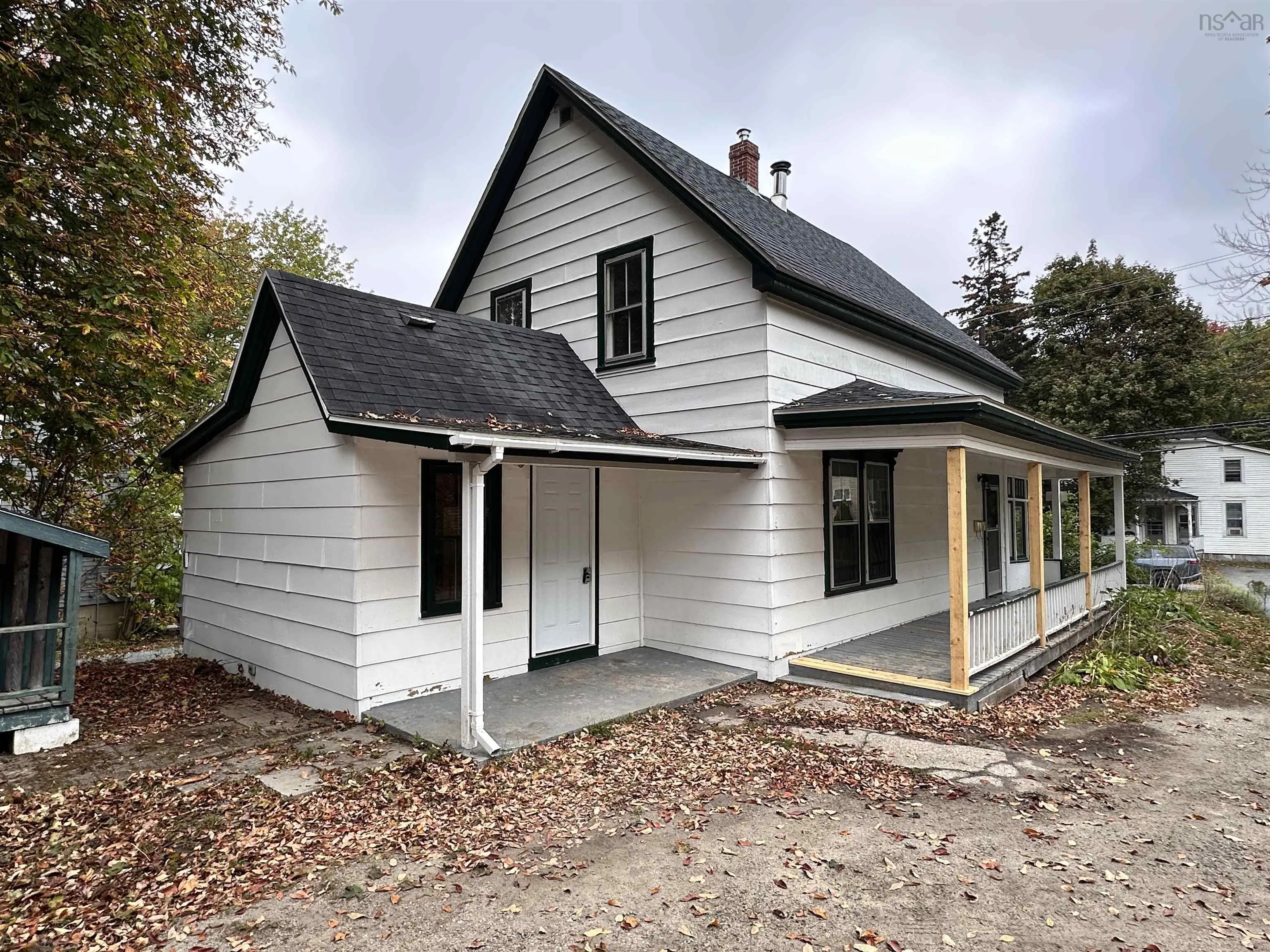 195 York Street, Bridgewater, NS B4V 1R4, 3 Bedrooms Bedrooms, ,2 BathroomsBathrooms,Residential,For Sale,York,202525435