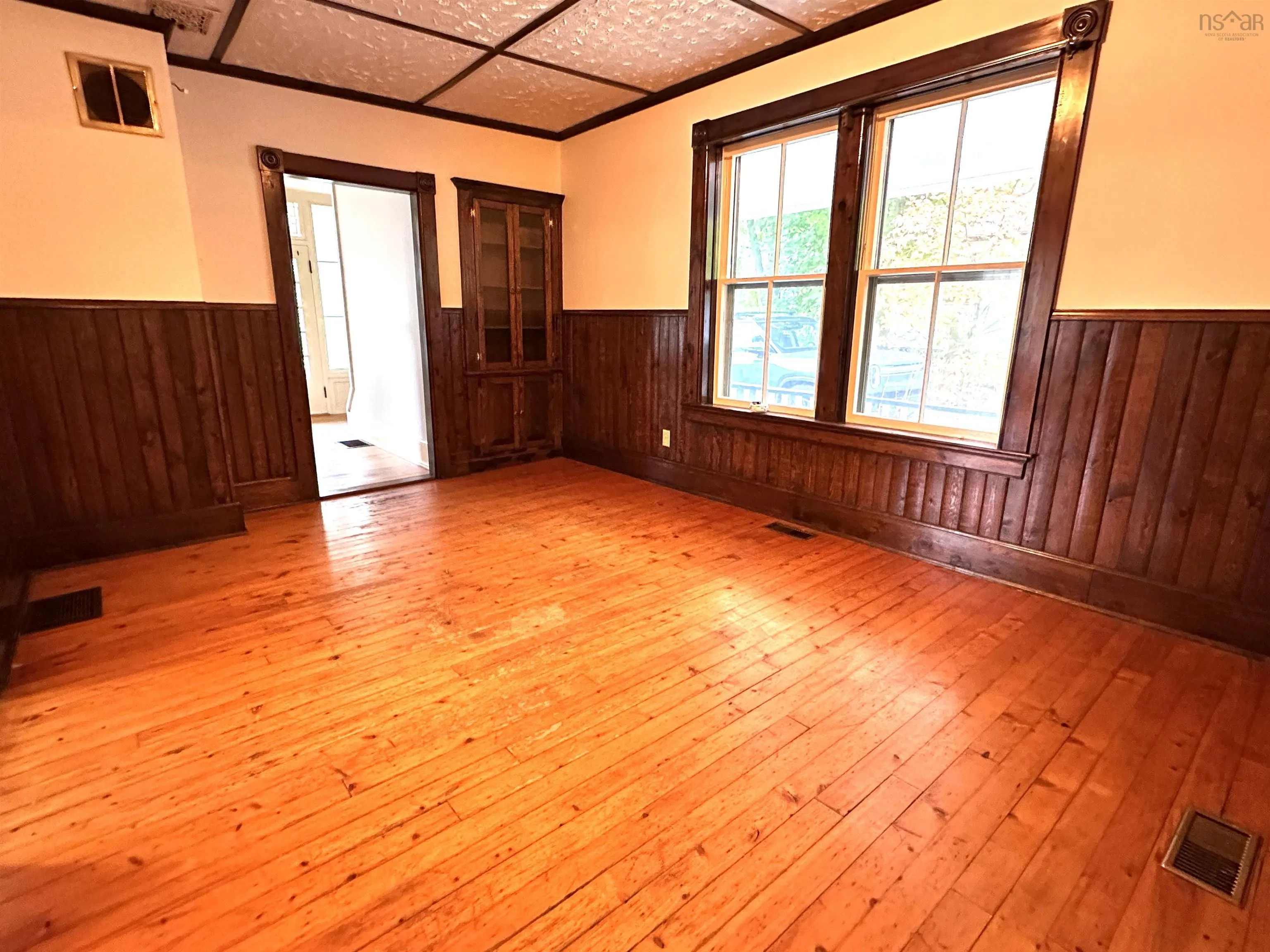 195 York Street, Bridgewater, NS B4V 1R4, 3 Bedrooms Bedrooms, ,2 BathroomsBathrooms,Residential,For Sale,York,202525435