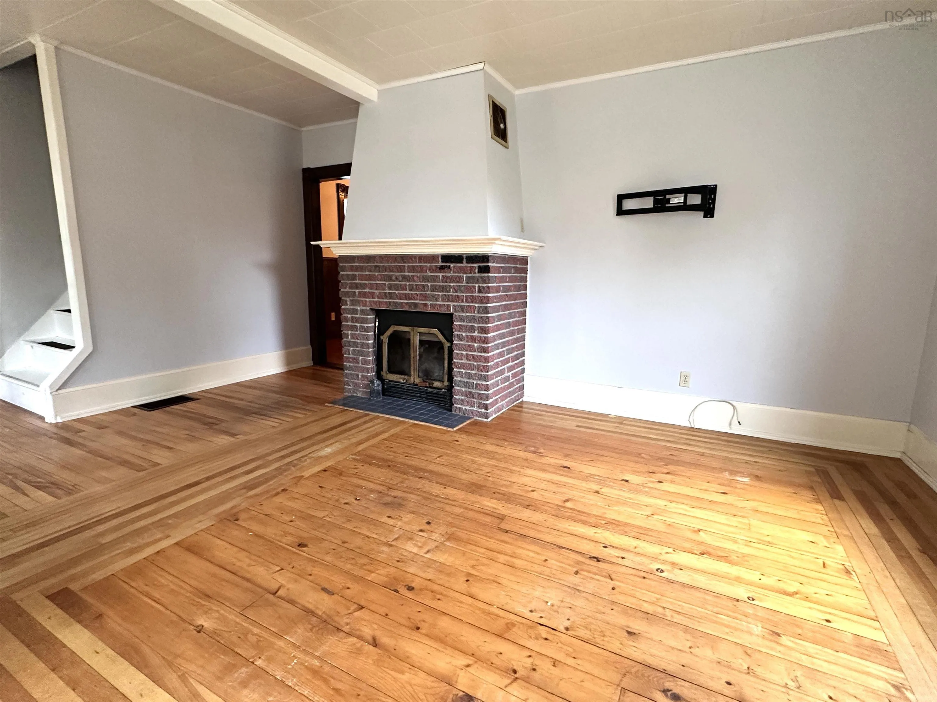 195 York Street, Bridgewater, NS B4V 1R4, 3 Bedrooms Bedrooms, ,2 BathroomsBathrooms,Residential,For Sale,York,202525435
