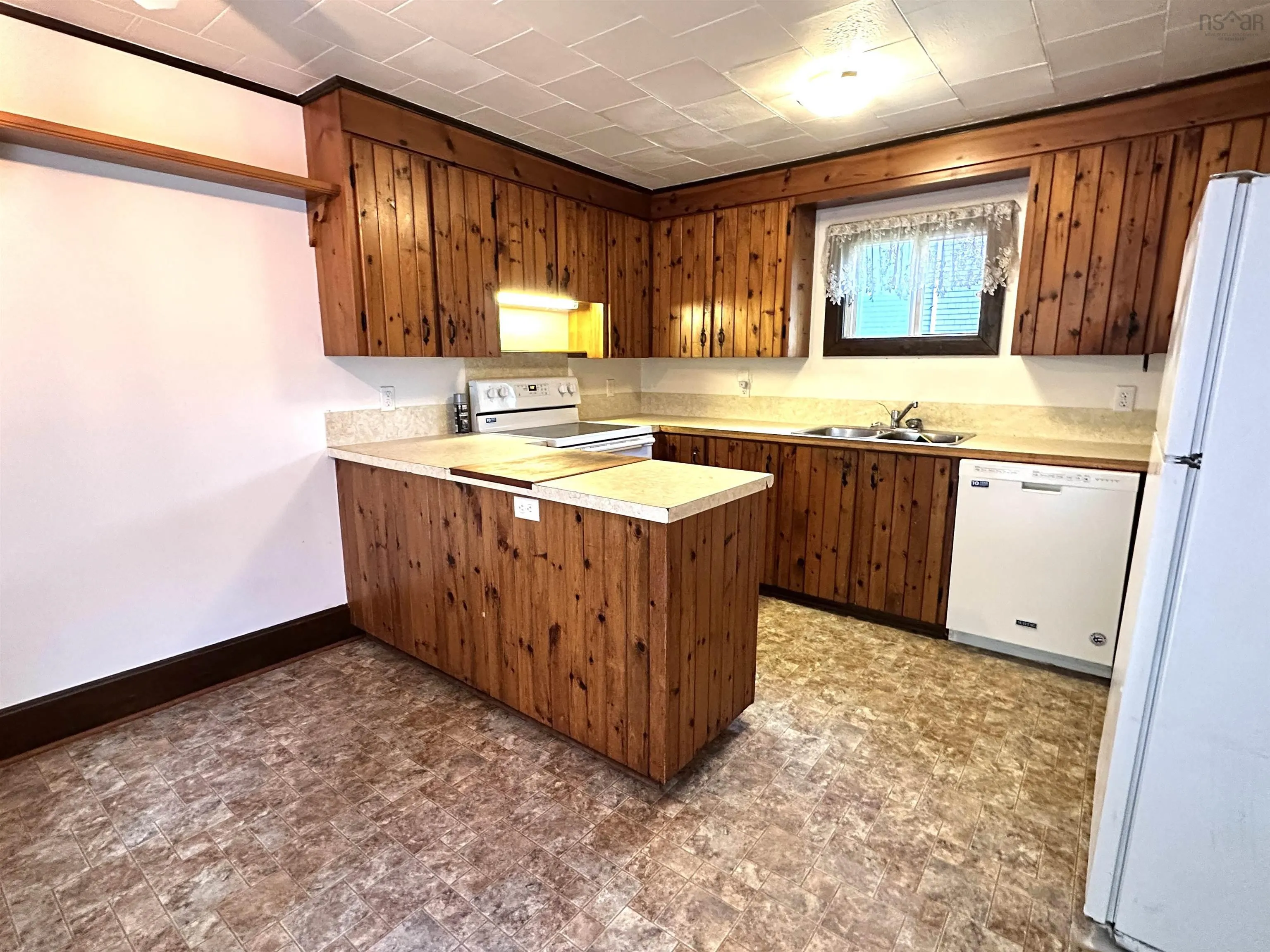 195 York Street, Bridgewater, NS B4V 1R4, 3 Bedrooms Bedrooms, ,2 BathroomsBathrooms,Residential,For Sale,York,202525435