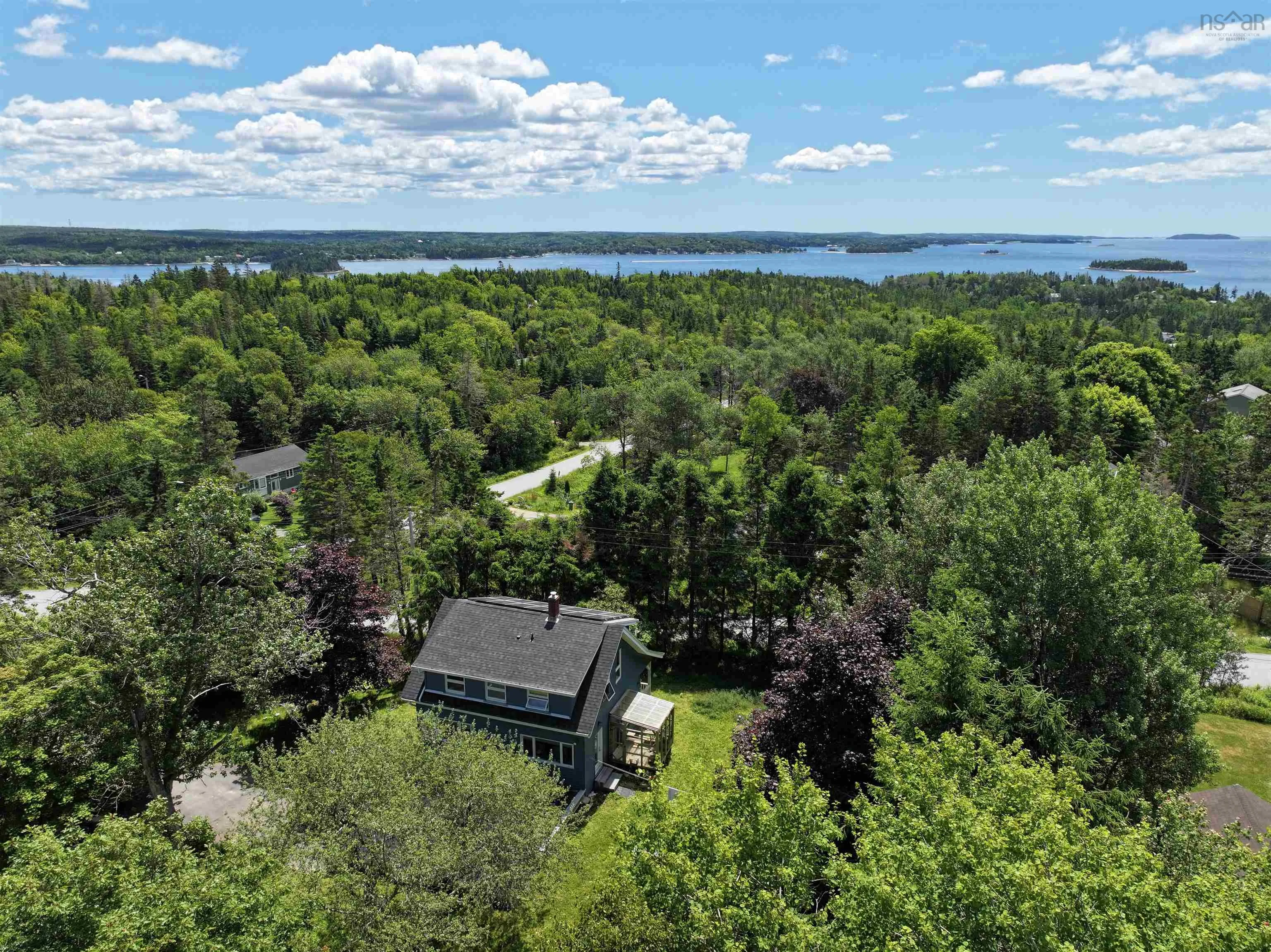 281 Island View Drive, Boutiliers Point, NS B3Z 1R9, 4 Bedrooms Bedrooms, ,1 BathroomBathrooms,Residential,For Sale,Island View,202519071