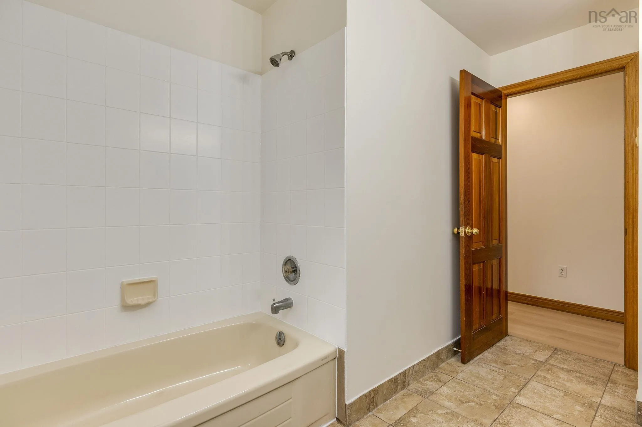 6 Amberwood Court, Halifax, NS B3M 3X7, 6 Bedrooms Bedrooms, ,4 BathroomsBathrooms,Residential,For Sale,Amberwood,202525610