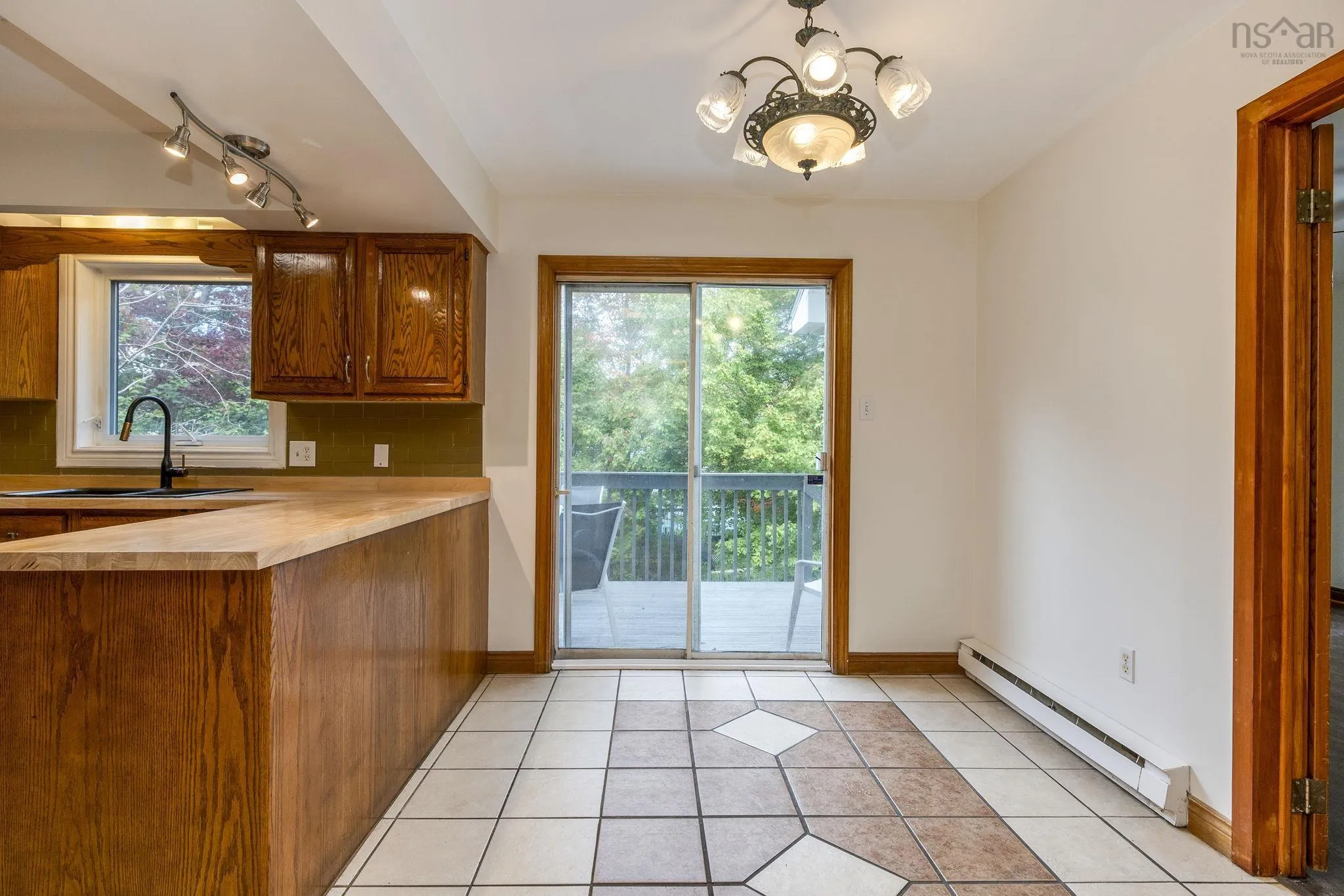 6 Amberwood Court, Halifax, NS B3M 3X7, 6 Bedrooms Bedrooms, ,4 BathroomsBathrooms,Residential,For Sale,Amberwood,202525610