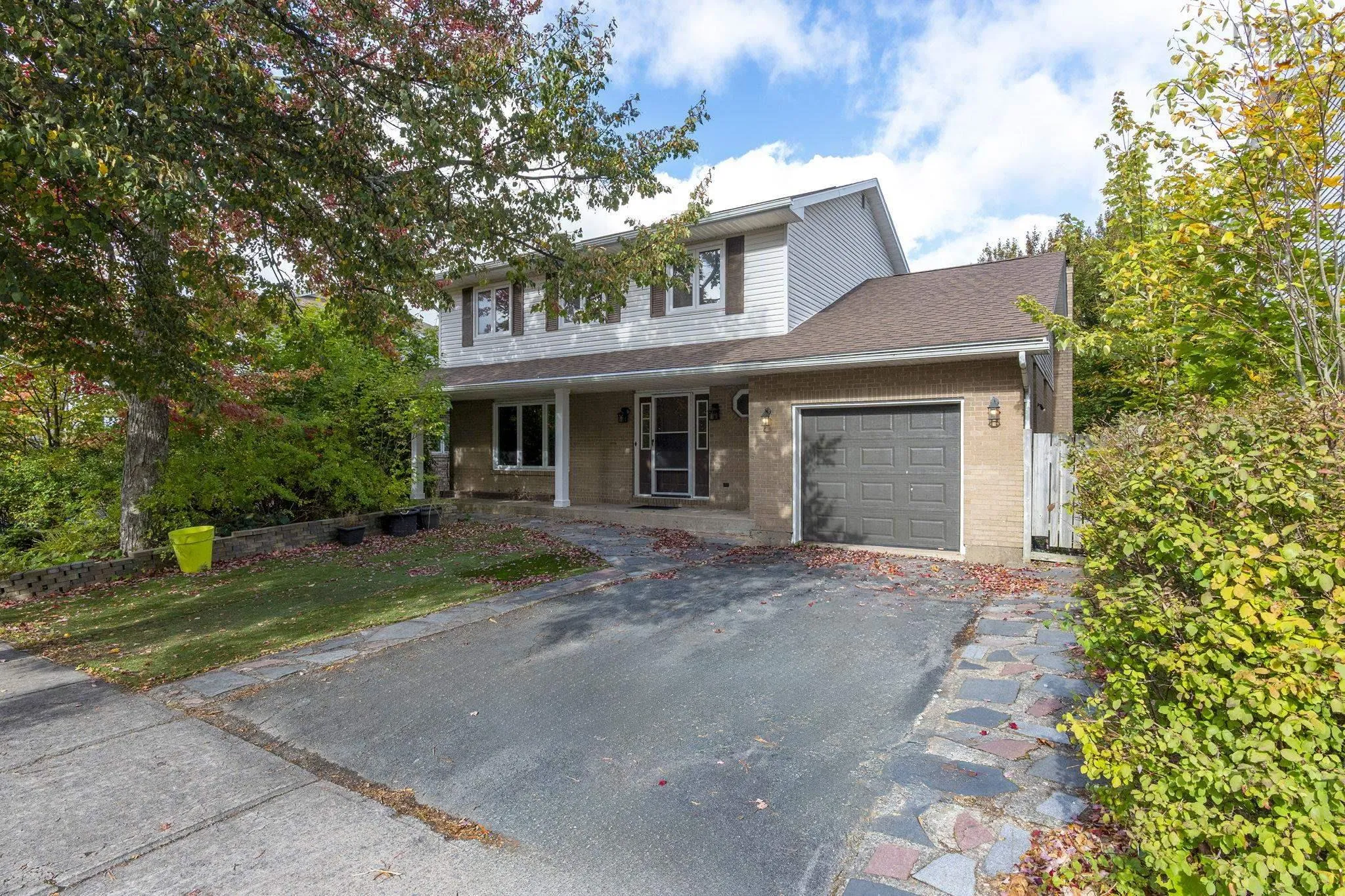 6 Amberwood Court, Halifax, NS B3M 3X7, 6 Bedrooms Bedrooms, ,4 BathroomsBathrooms,Residential,For Sale,Amberwood,202525610