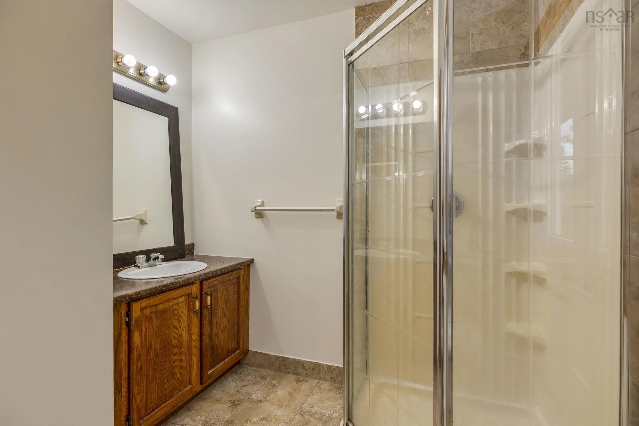 6 Amberwood Court, Halifax, NS B3M 3X7, 6 Bedrooms Bedrooms, ,4 BathroomsBathrooms,Residential,For Sale,Amberwood,202525610