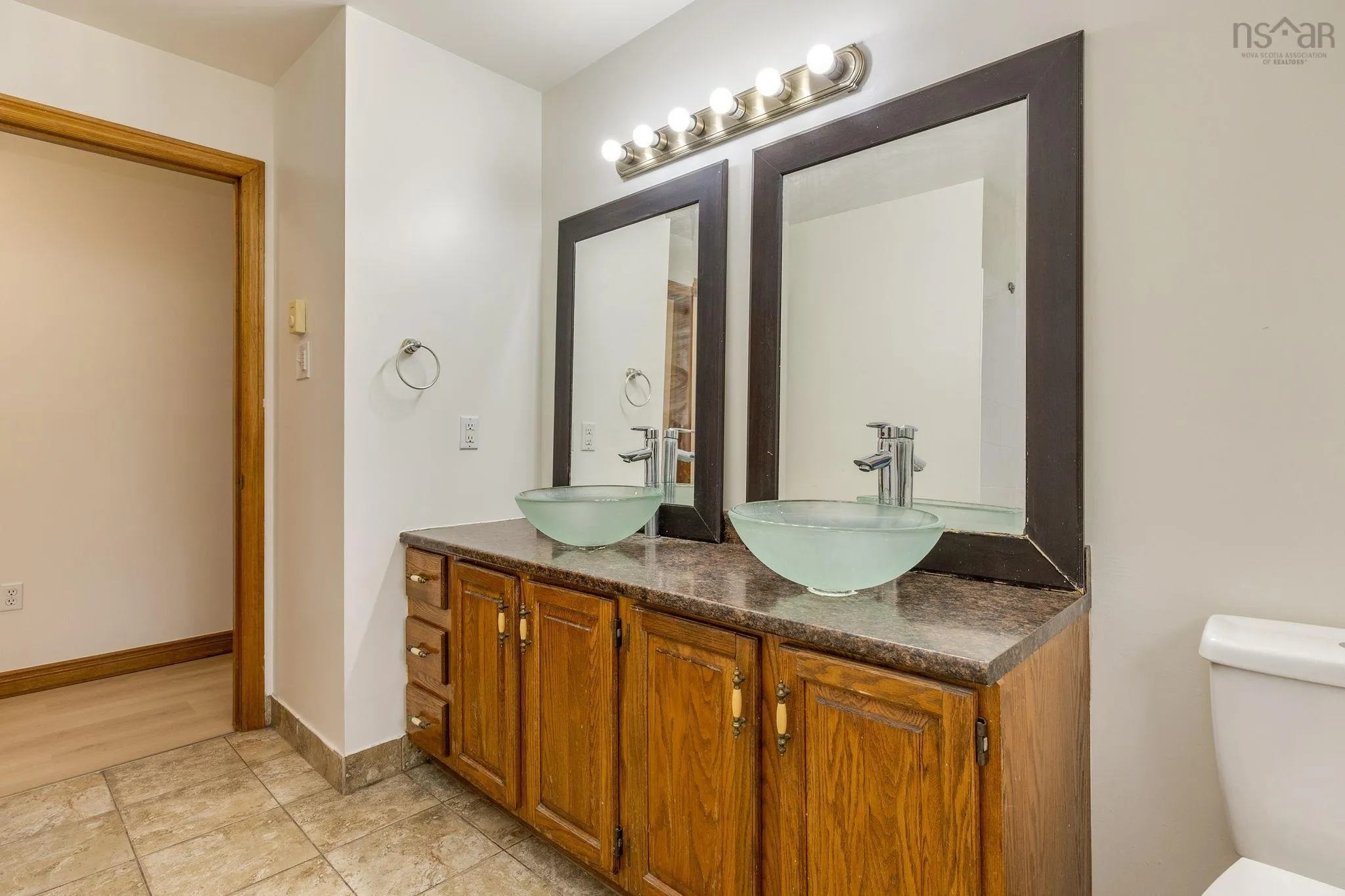 6 Amberwood Court, Halifax, NS B3M 3X7, 6 Bedrooms Bedrooms, ,4 BathroomsBathrooms,Residential,For Sale,Amberwood,202525610