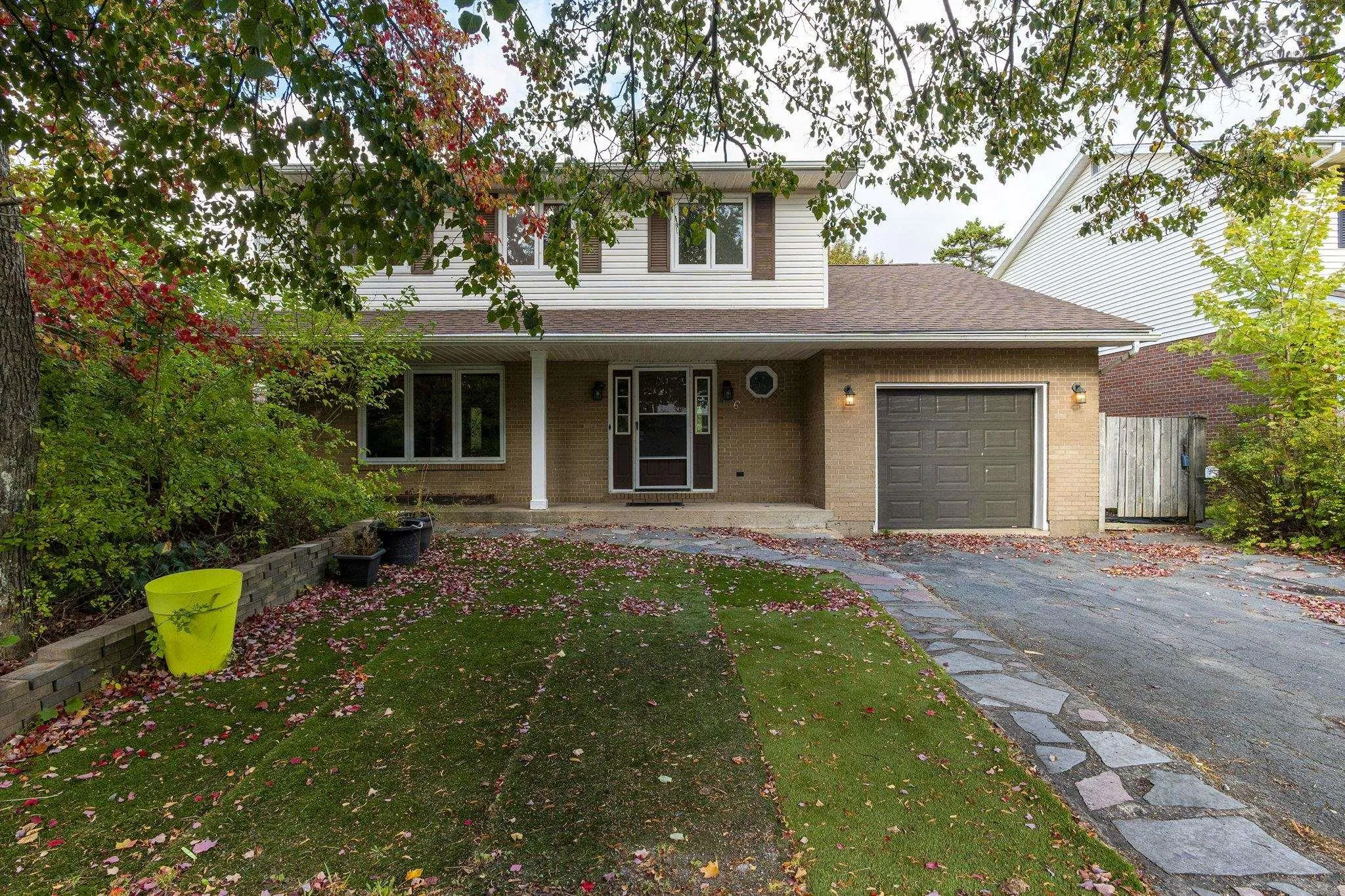 6 Amberwood Court, Halifax, NS B3M 3X7, 6 Bedrooms Bedrooms, ,4 BathroomsBathrooms,Residential,For Sale,Amberwood,202525610