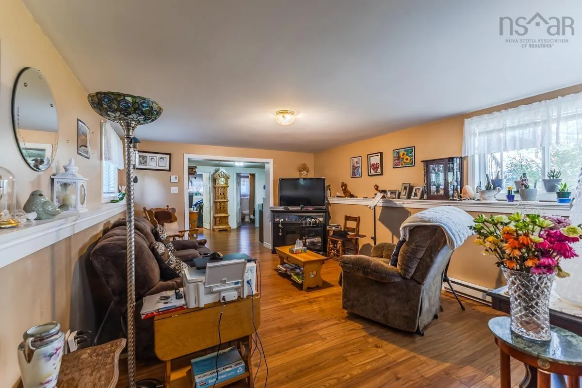 14 Clover Dr, Bible Hill, NS B2N 5P3, 5 Bedrooms Bedrooms, ,Residential Income,For Sale,Clover Dr,202523373