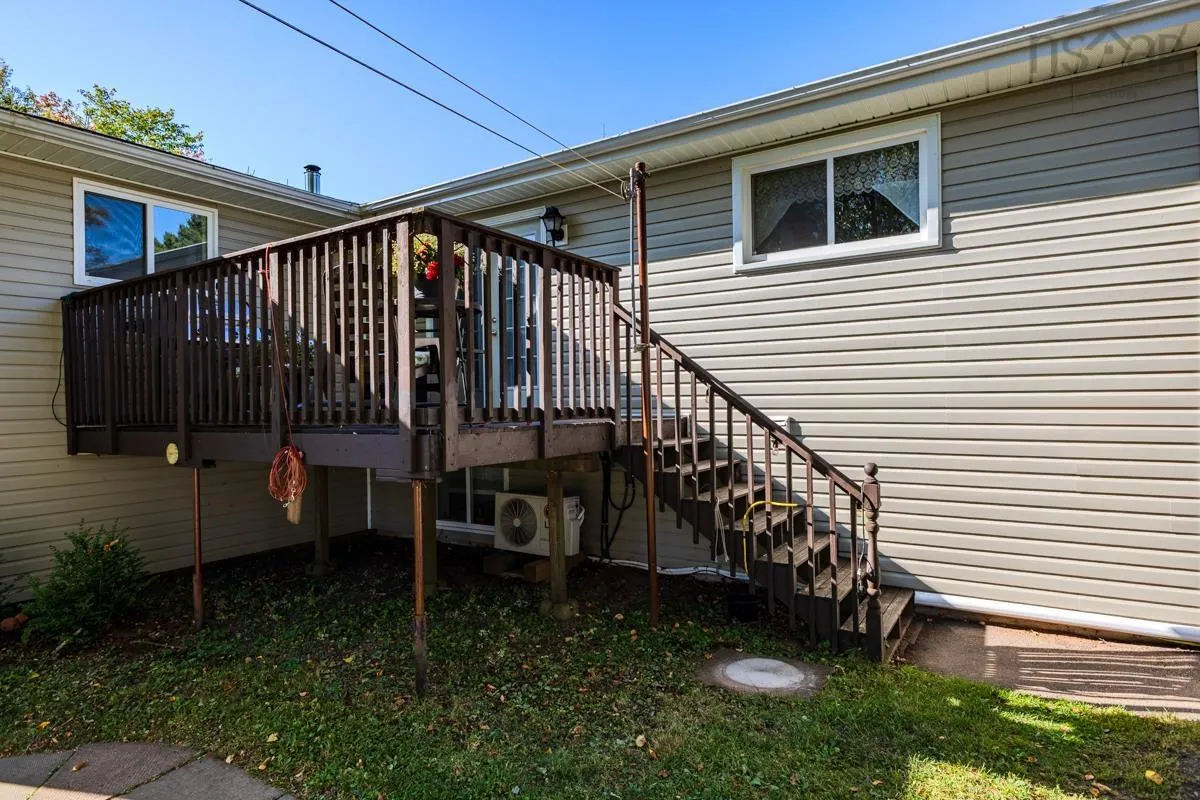 14 Clover Dr, Bible Hill, NS B2N 5P3, 5 Bedrooms Bedrooms, ,Residential Income,For Sale,Clover Dr,202523373
