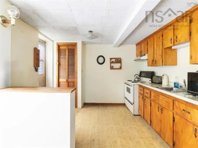 66 Maple Avenue, Lunenburg Ns B0j 2c0, 6 Bedrooms Bedrooms, ,Residential Income,For Sale,Maple,202508811