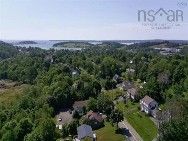 66 Maple Avenue, Lunenburg Ns B0j 2c0, 6 Bedrooms Bedrooms, ,Residential Income,For Sale,Maple,202508811