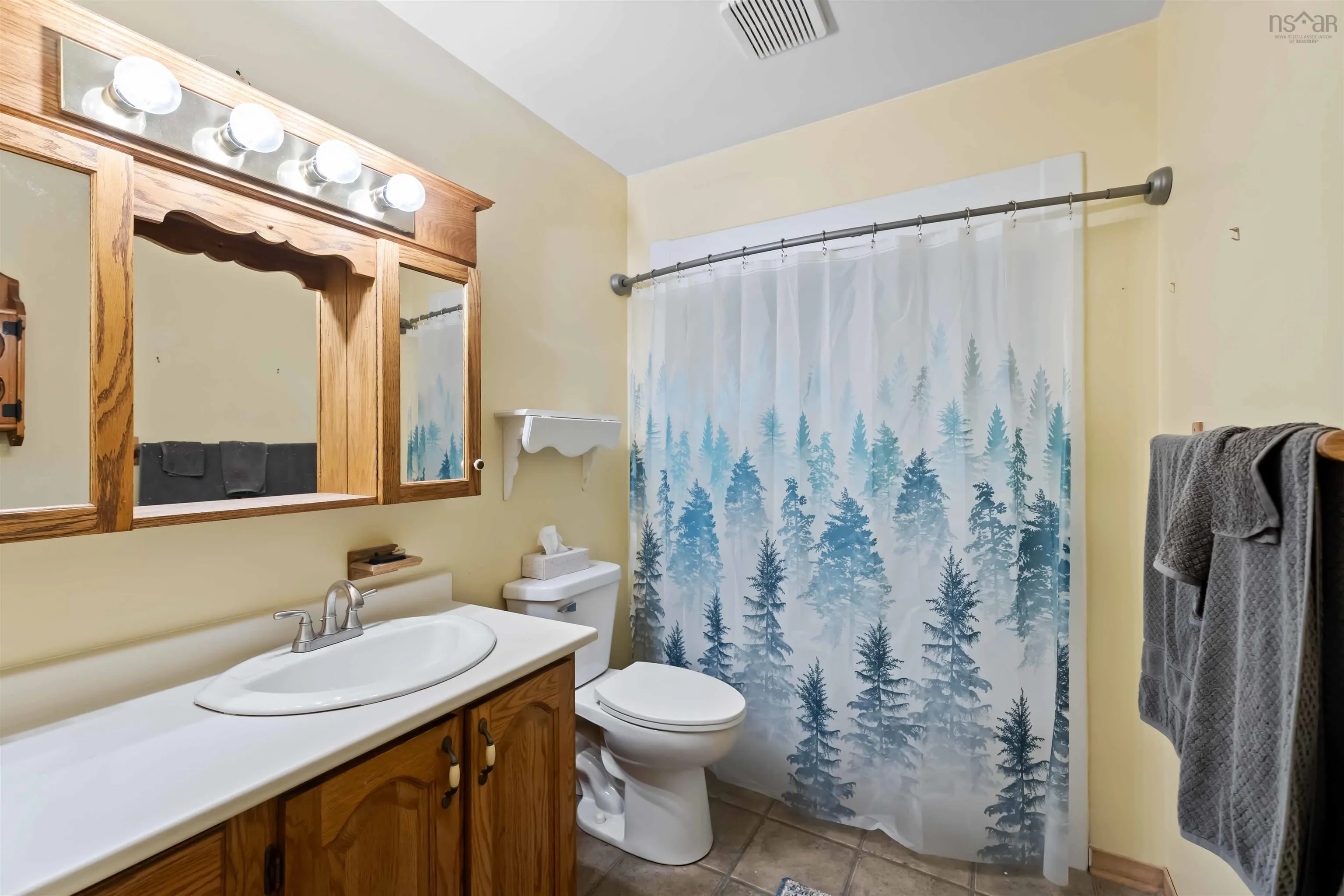 132 Highway 1, Dayton, NS B5A 5A1, 4 Bedrooms Bedrooms, ,2 BathroomsBathrooms,Residential,For Sale,Highway 1,202502556