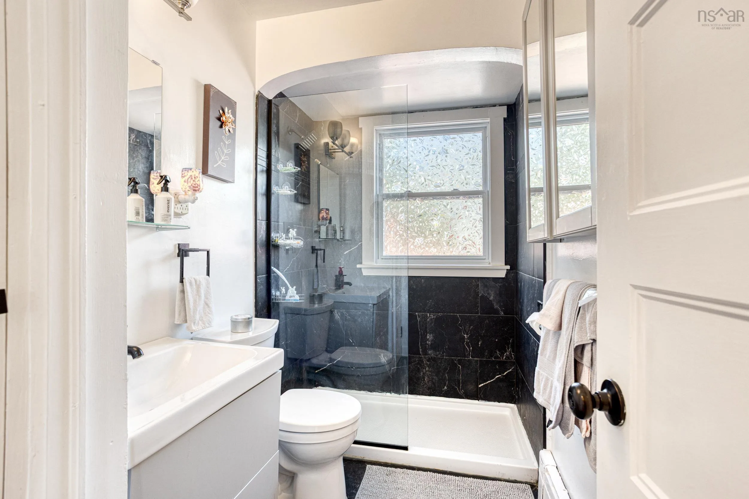 7041 Pearson Drive, Halifax, NS B3L 2K7, 2 Bedrooms Bedrooms, ,2 BathroomsBathrooms,Residential,For Sale,Pearson,202521408