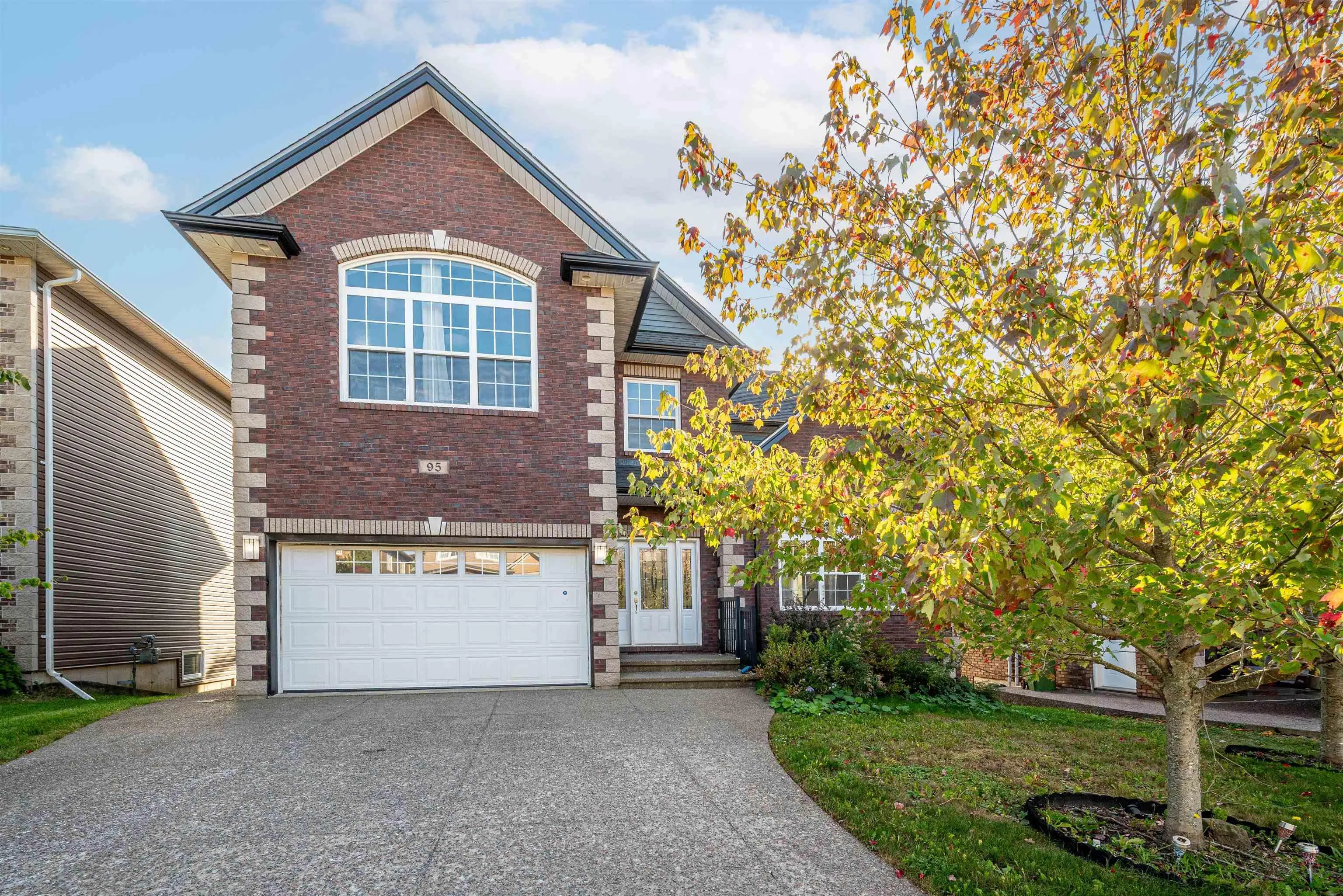 95 William Borrett Terrace, Bedford, NS B4A 0G7, 6 Bedrooms Bedrooms, ,4 BathroomsBathrooms,Residential,For Sale,William Borrett,202525399