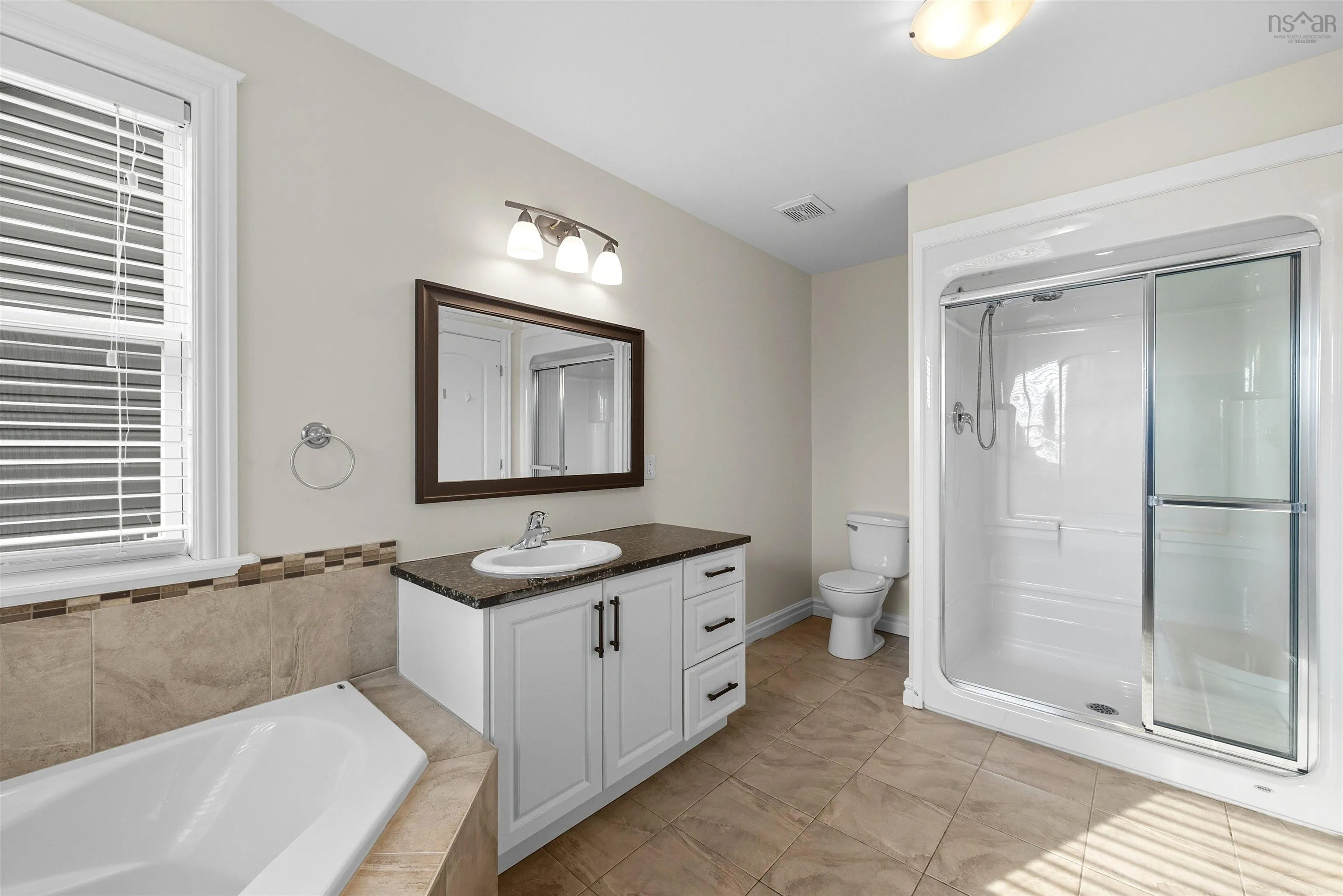 95 William Borrett Terrace, Bedford, NS B4A 0G7, 6 Bedrooms Bedrooms, ,4 BathroomsBathrooms,Residential,For Sale,William Borrett,202525399