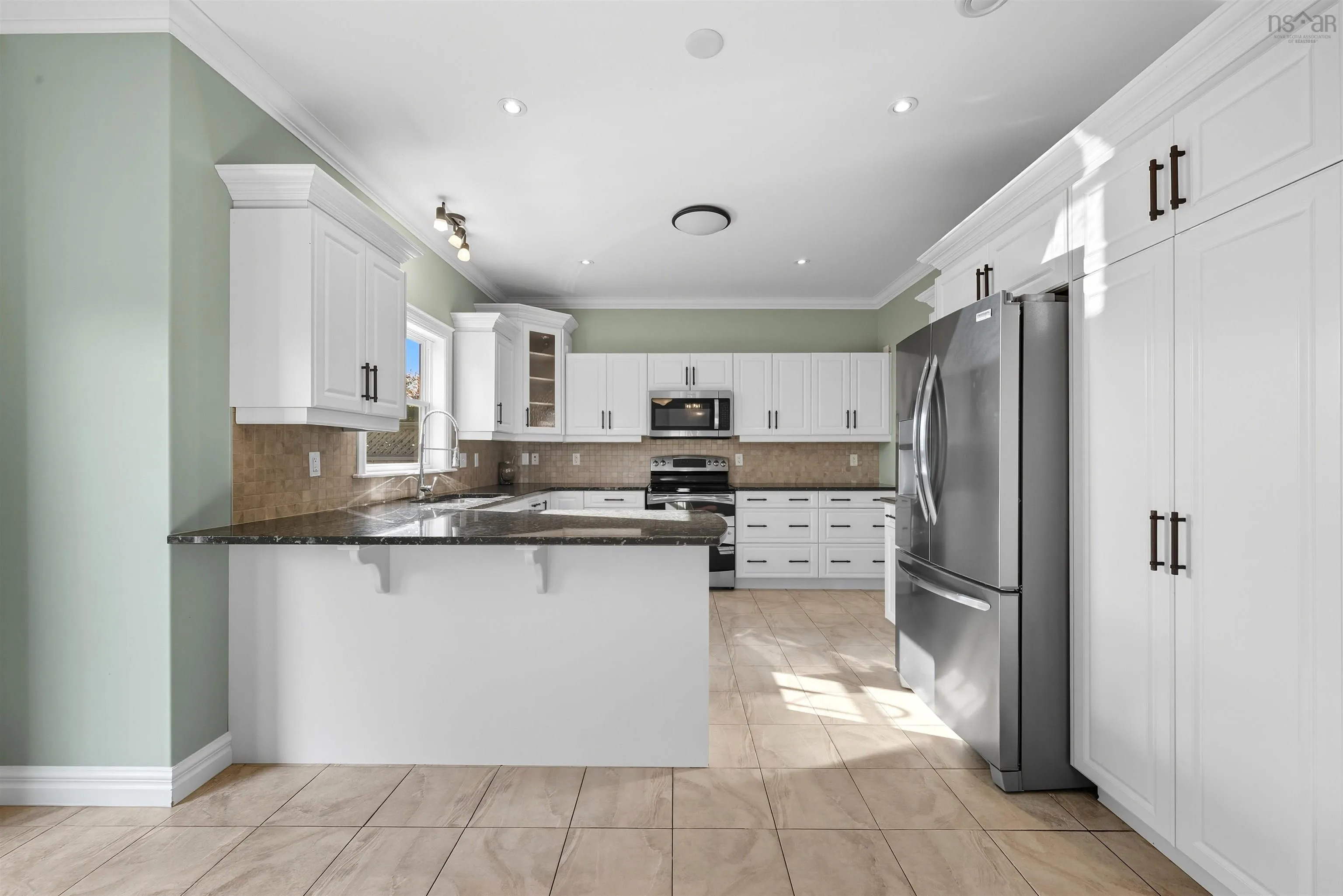 95 William Borrett Terrace, Bedford, NS B4A 0G7, 6 Bedrooms Bedrooms, ,4 BathroomsBathrooms,Residential,For Sale,William Borrett,202525399