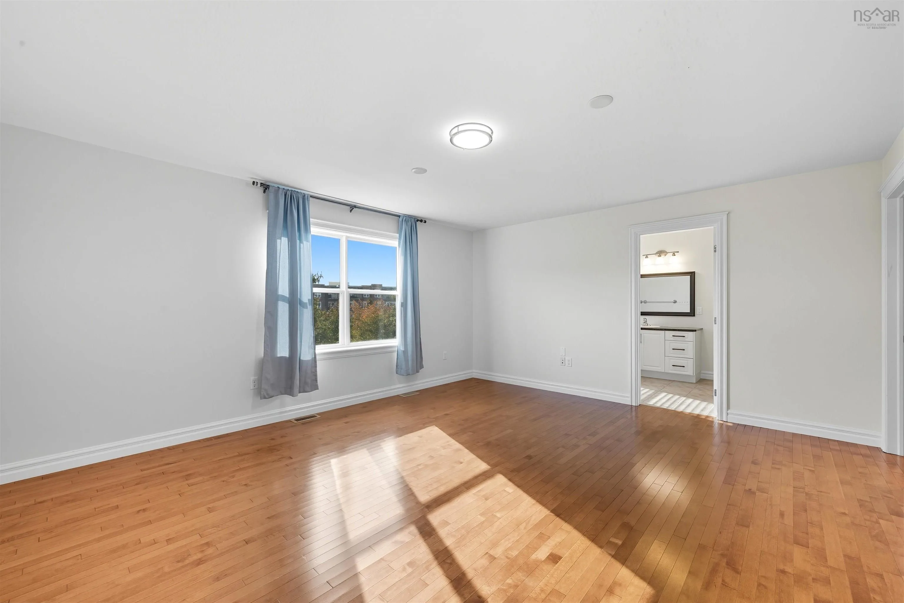 95 William Borrett Terrace, Bedford, NS B4A 0G7, 6 Bedrooms Bedrooms, ,4 BathroomsBathrooms,Residential,For Sale,William Borrett,202525399