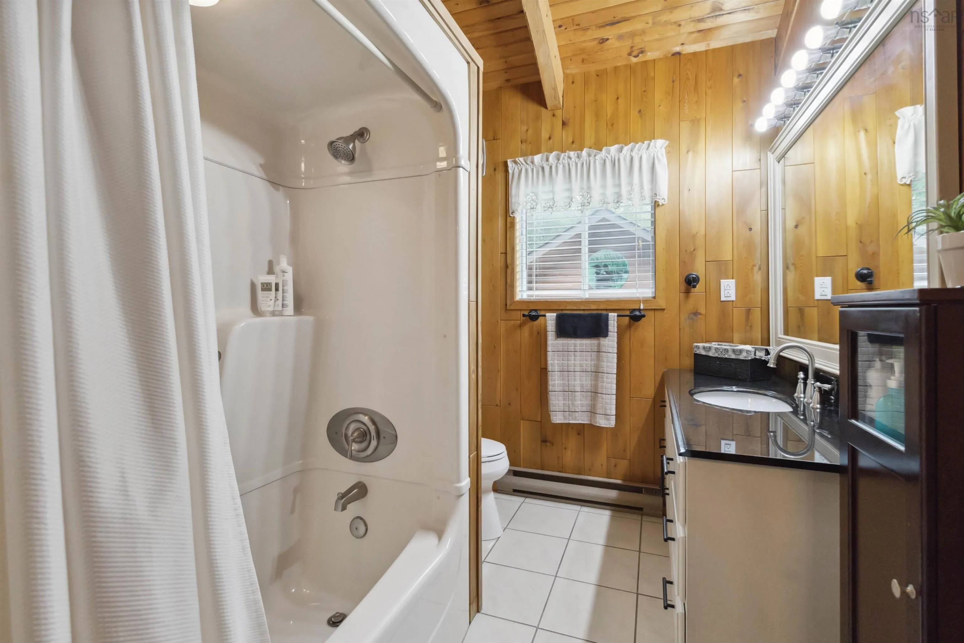 38 School Street, Shelburne Ns B0t 1w0, 3 Bedrooms Bedrooms, ,2 BathroomsBathrooms,Residential,For Sale,School,202417230