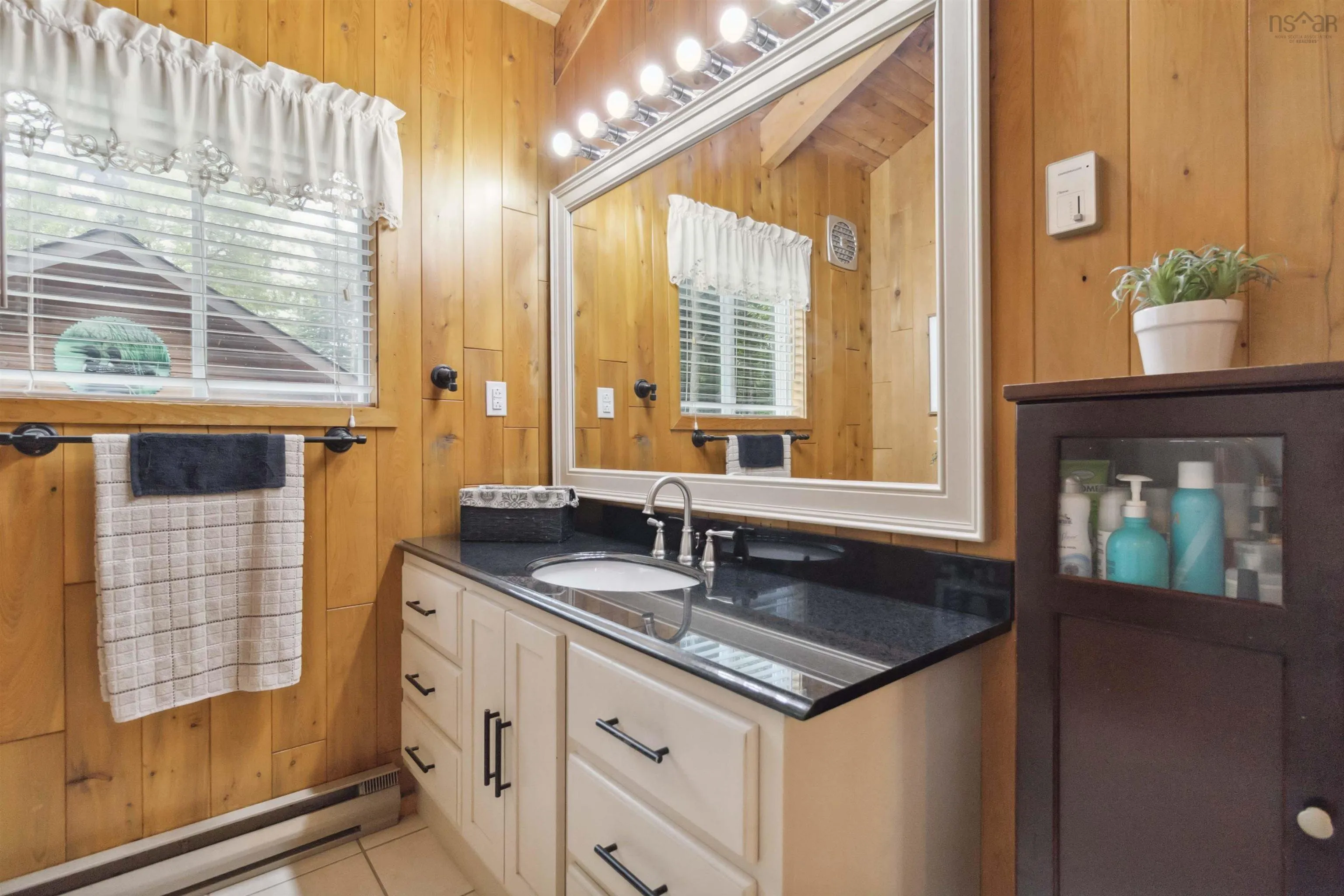 38 School Street, Shelburne Ns B0t 1w0, 3 Bedrooms Bedrooms, ,2 BathroomsBathrooms,Residential,For Sale,School,202417230