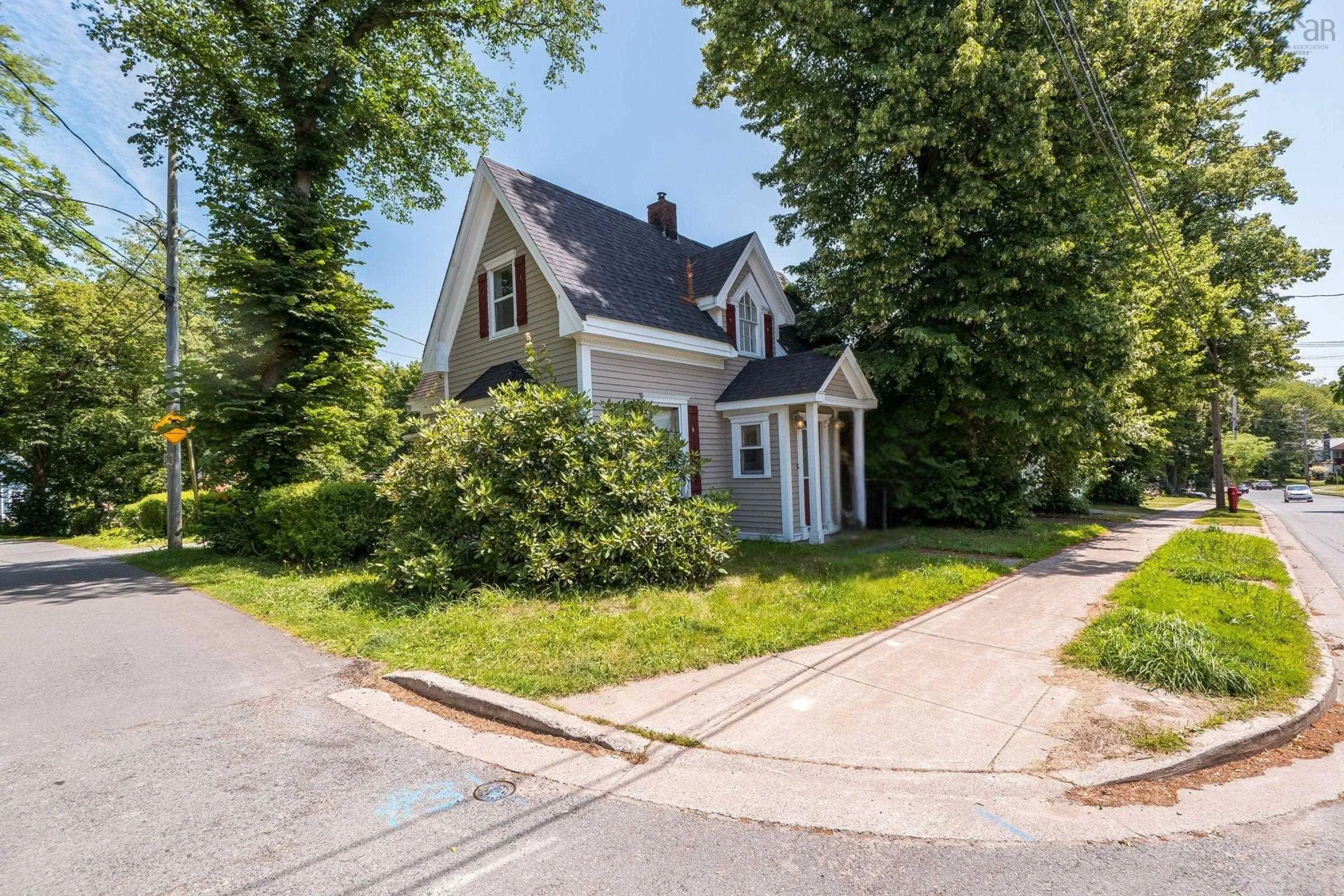 77 Pleasant Street, Dartmouth, NS B2Y 3P6, 3 Bedrooms Bedrooms, ,1 BathroomBathrooms,Residential,For Sale,Pleasant,202518857
