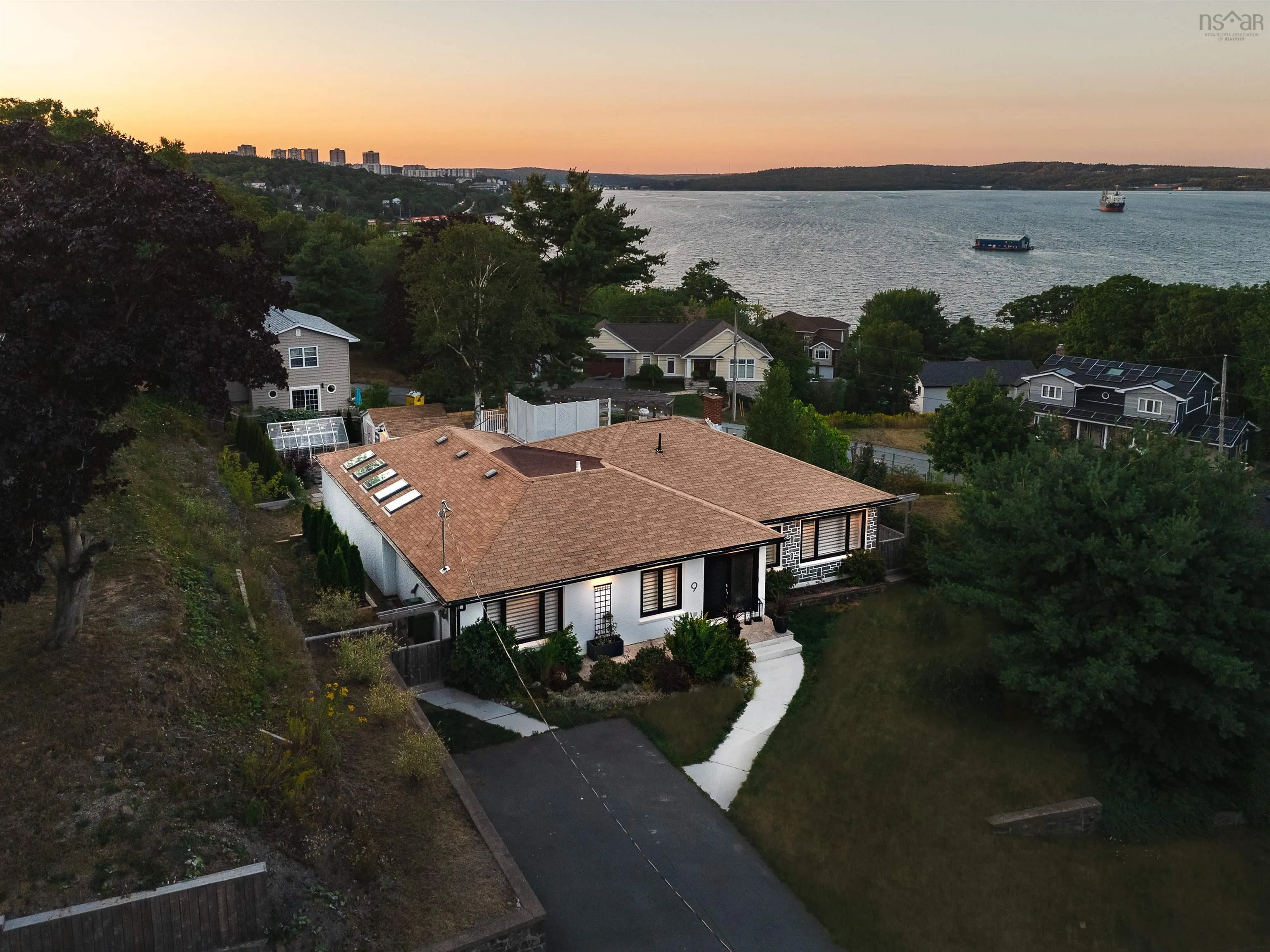 9 Lynwood Drive, Halifax, NS B3M 1Y8, 3 Bedrooms Bedrooms, ,3 BathroomsBathrooms,Residential,For Sale,Lynwood,202525363