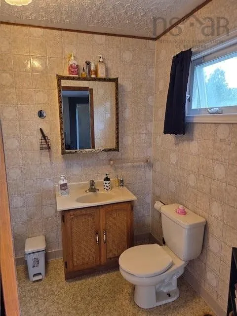 87 Pool Road, Sheet Harbour, NS B0J 3B0, 4 Bedrooms Bedrooms, ,1 BathroomBathrooms,Residential,For Sale,Pool,202519375
