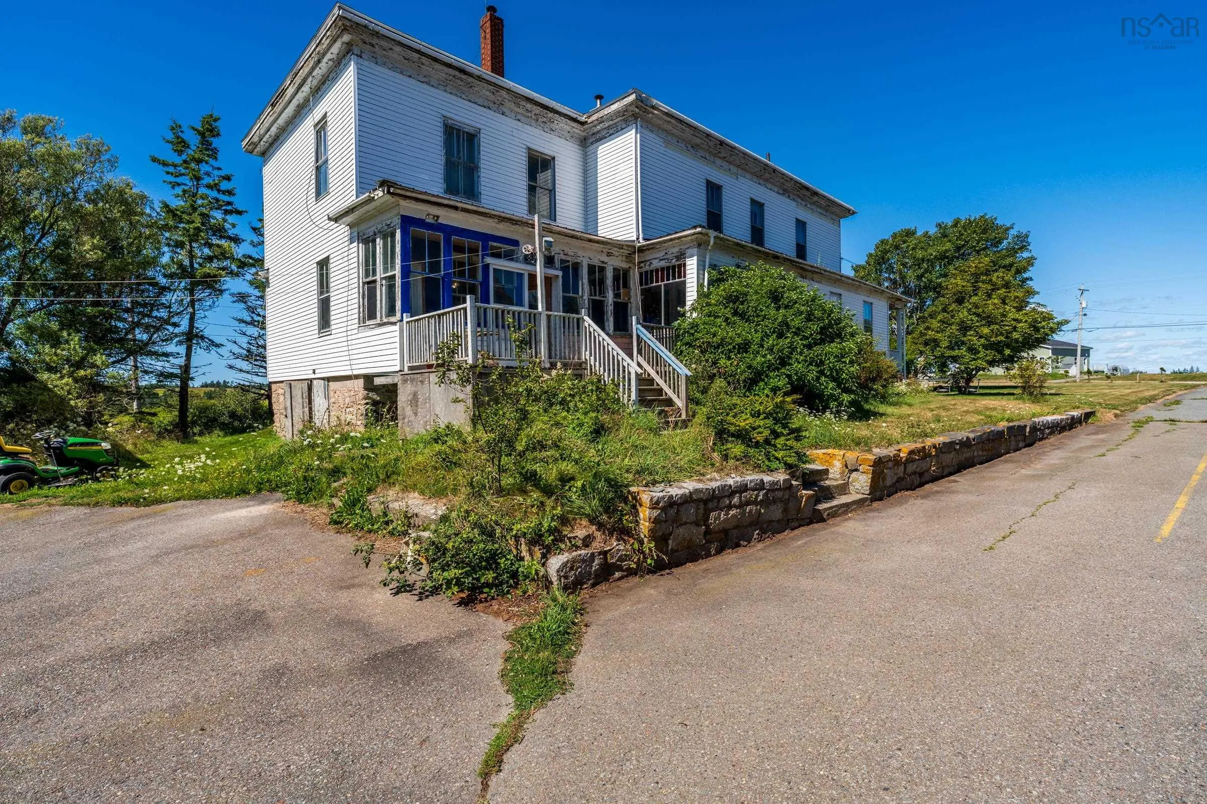 5203 Highway 1, Salmon River, NS B5A 5B2, 6 Bedrooms Bedrooms, ,4 BathroomsBathrooms,Residential,For Sale,Highway 1,202521177
