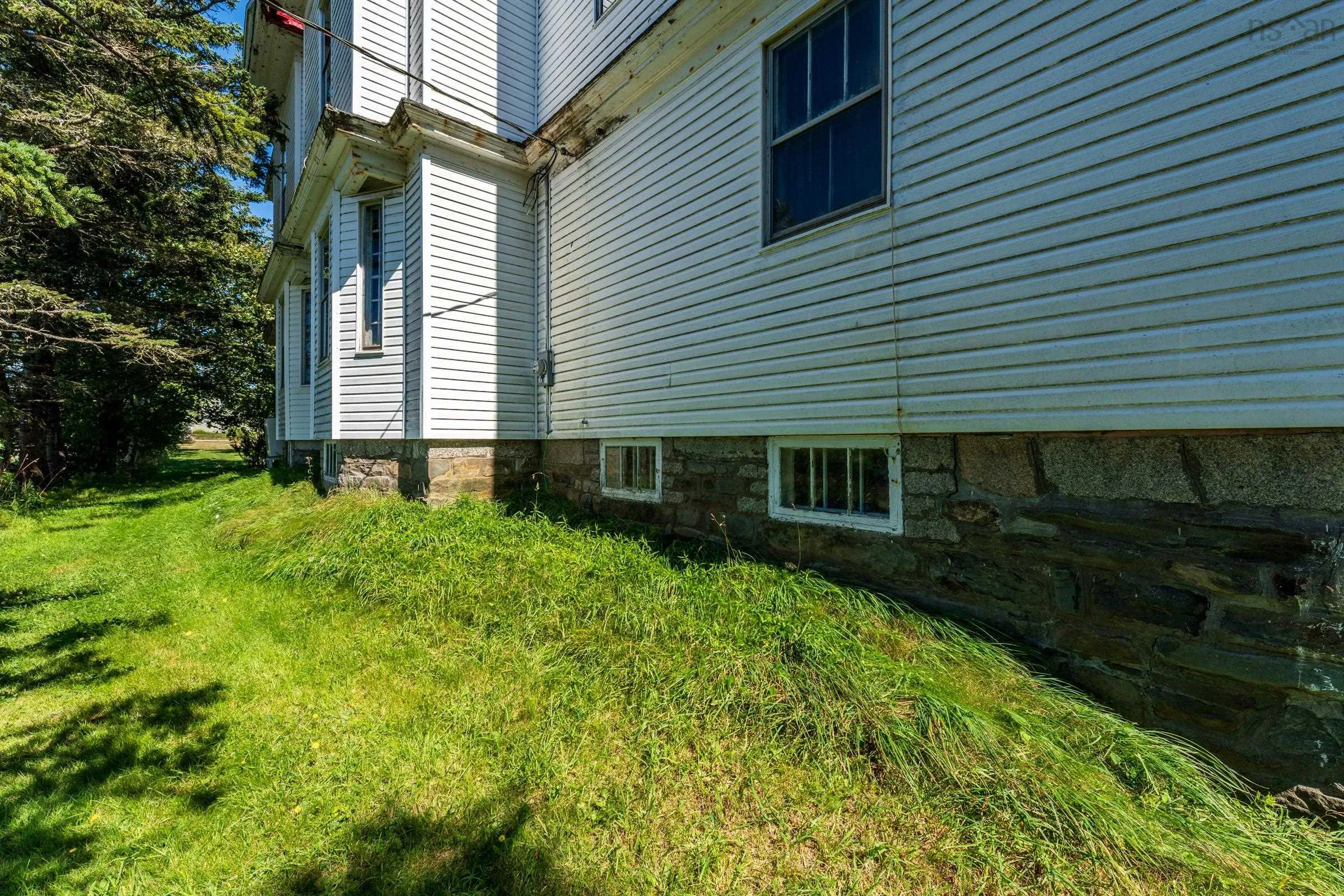 5203 Highway 1, Salmon River, NS B5A 5B2, 6 Bedrooms Bedrooms, ,4 BathroomsBathrooms,Residential,For Sale,Highway 1,202521177