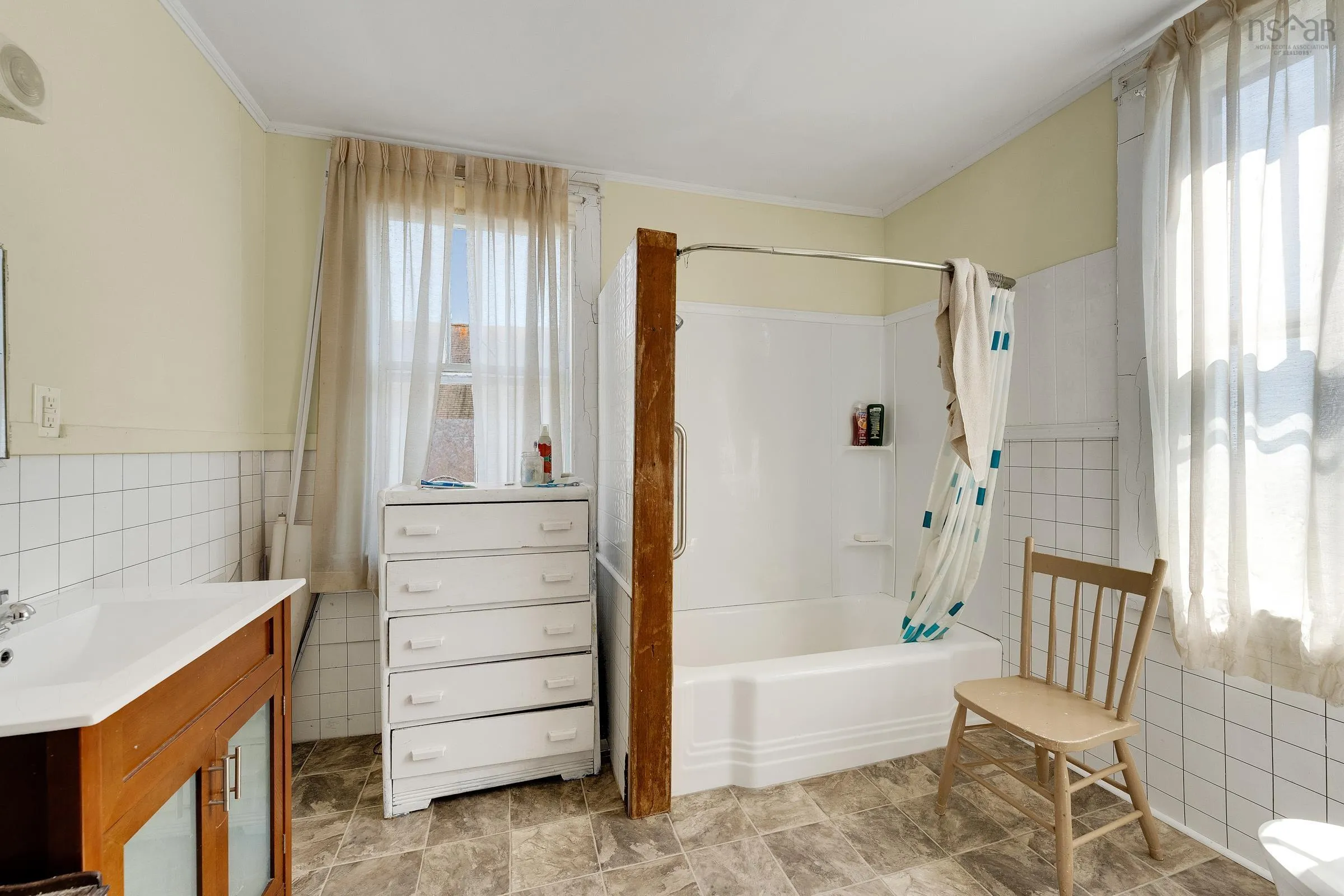 5203 Highway 1, Salmon River, NS B5A 5B2, 6 Bedrooms Bedrooms, ,4 BathroomsBathrooms,Residential,For Sale,Highway 1,202521177