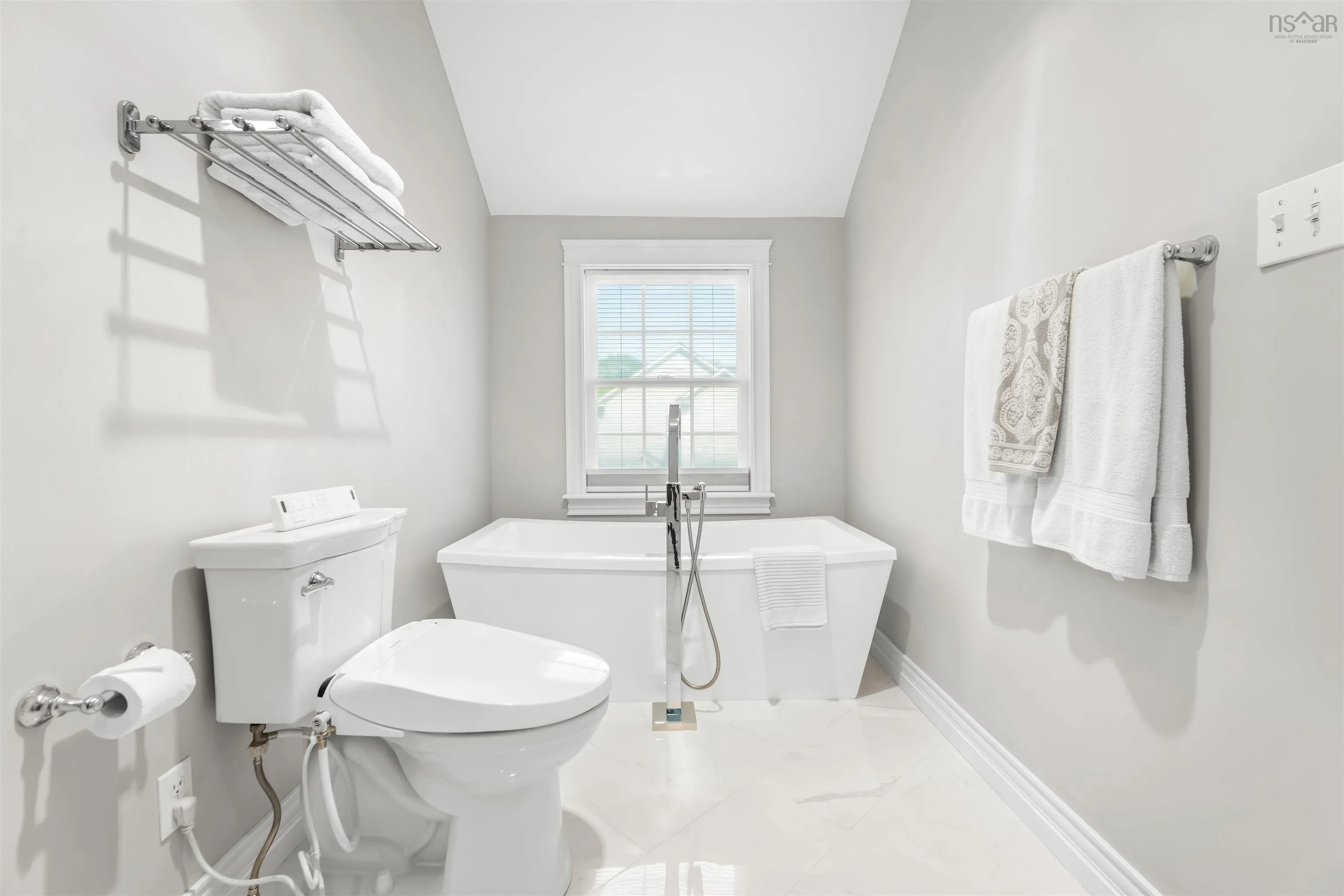 35 Acadia Drive, Kentville, NS B4N 5E1, 5 Bedrooms Bedrooms, ,5 BathroomsBathrooms,Residential,For Sale,Acadia,202522459