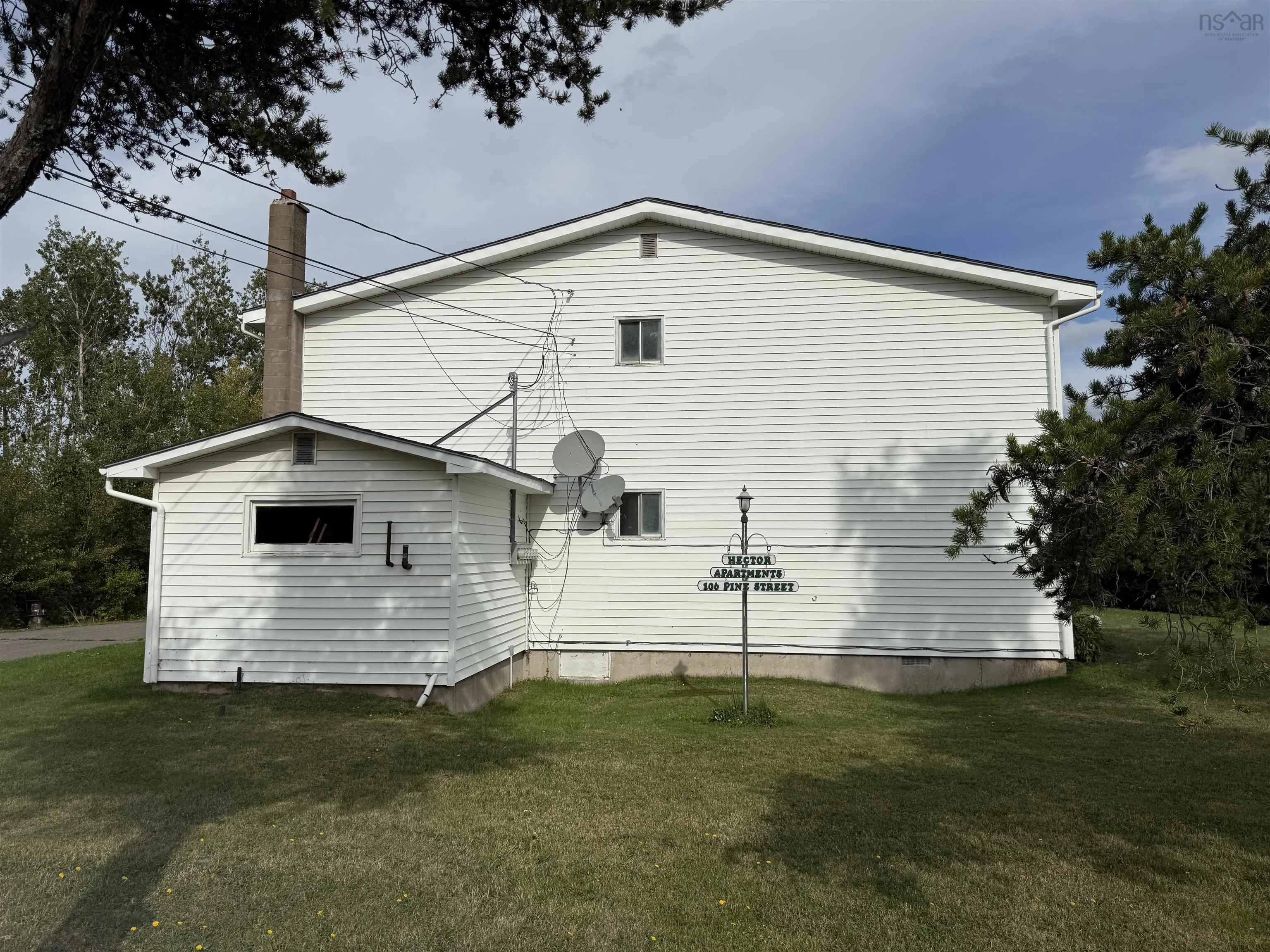 106 Pine Street, Pictou, NS B0K 1H0, 8 Bedrooms Bedrooms, ,Residential Income,For Sale,Pine,202522837