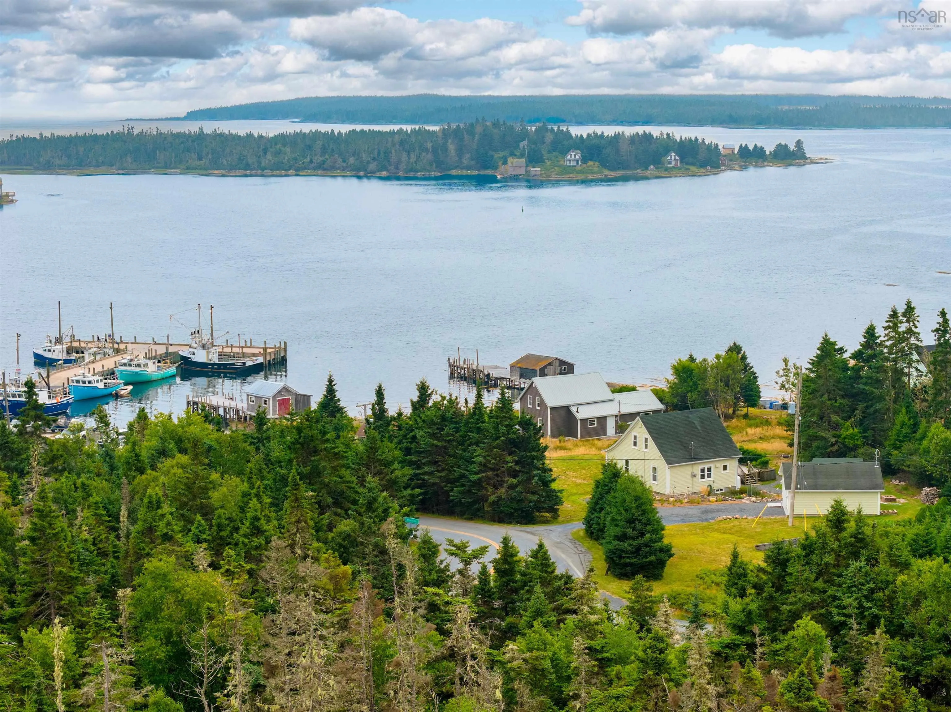 28 Wharf Road, Bush Island, NS B0R 1C0, 1 Bedroom Bedrooms, ,1 BathroomBathrooms,Residential,For Sale,Wharf Road,202519938