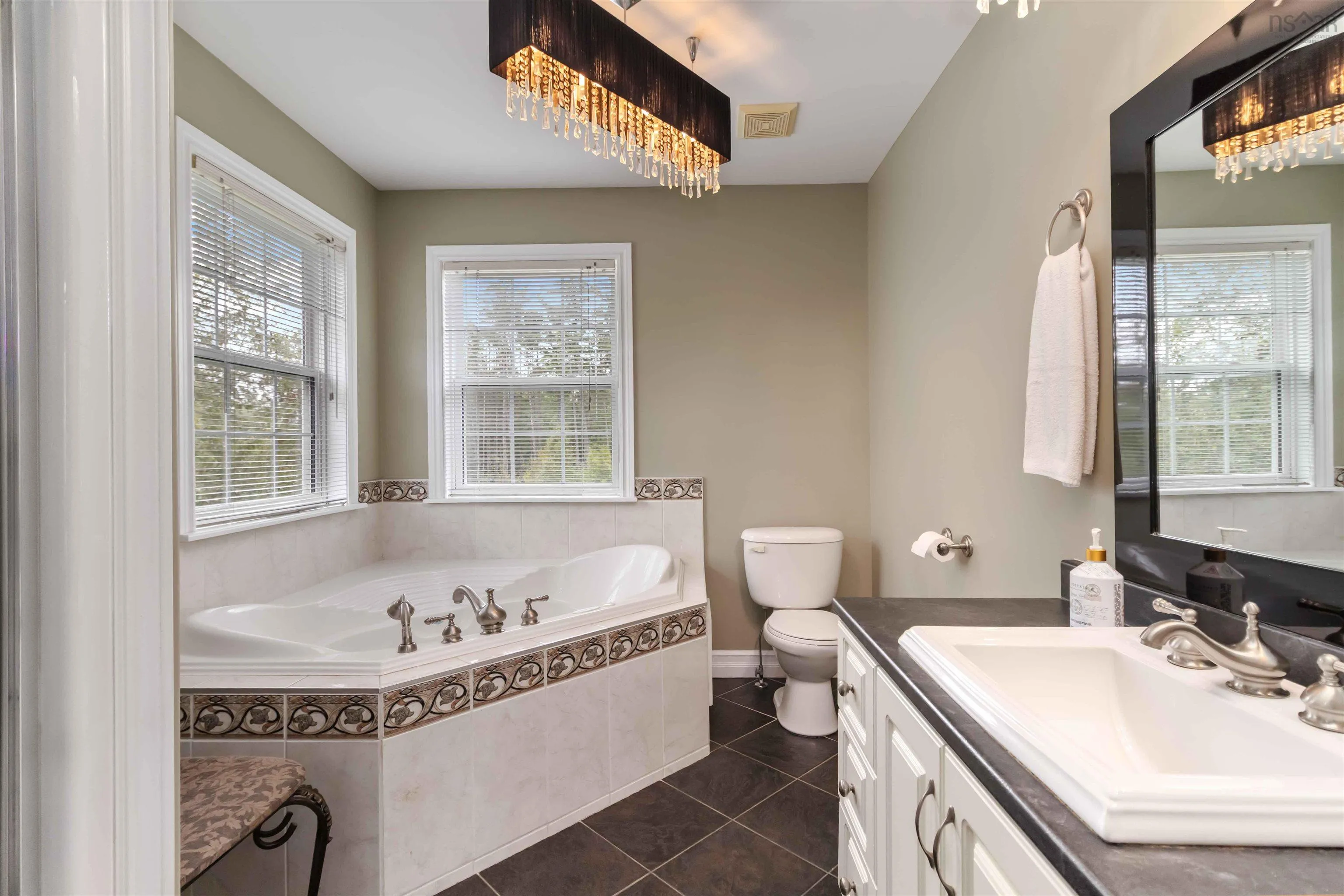 16 Valerie Court, Windsor Junction, NS B2T 1Y7, 3 Bedrooms Bedrooms, ,4 BathroomsBathrooms,Residential,For Sale,Valerie Court,202522771