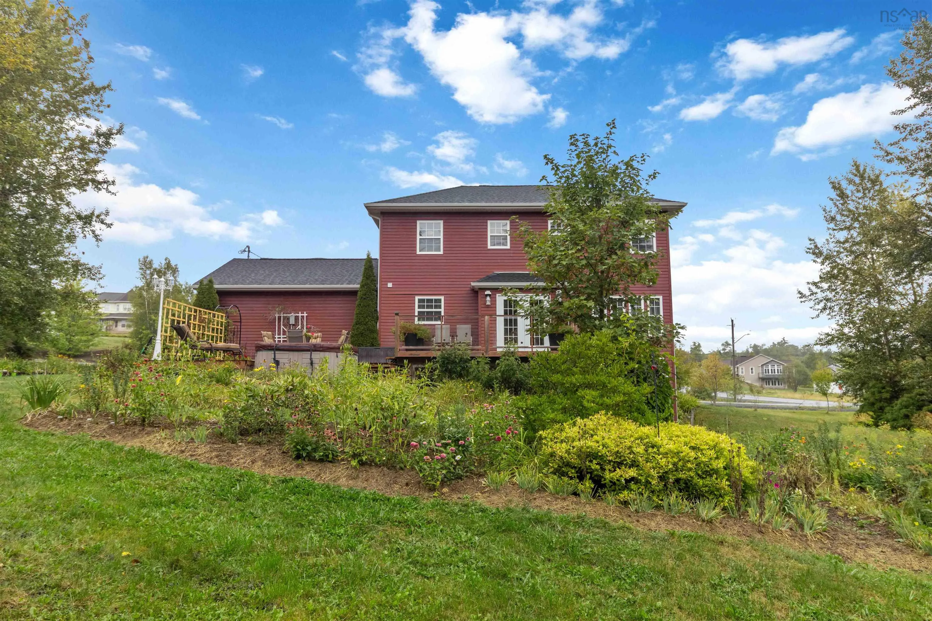 16 Valerie Court, Windsor Junction, NS B2T 1Y7, 3 Bedrooms Bedrooms, ,4 BathroomsBathrooms,Residential,For Sale,Valerie Court,202522771