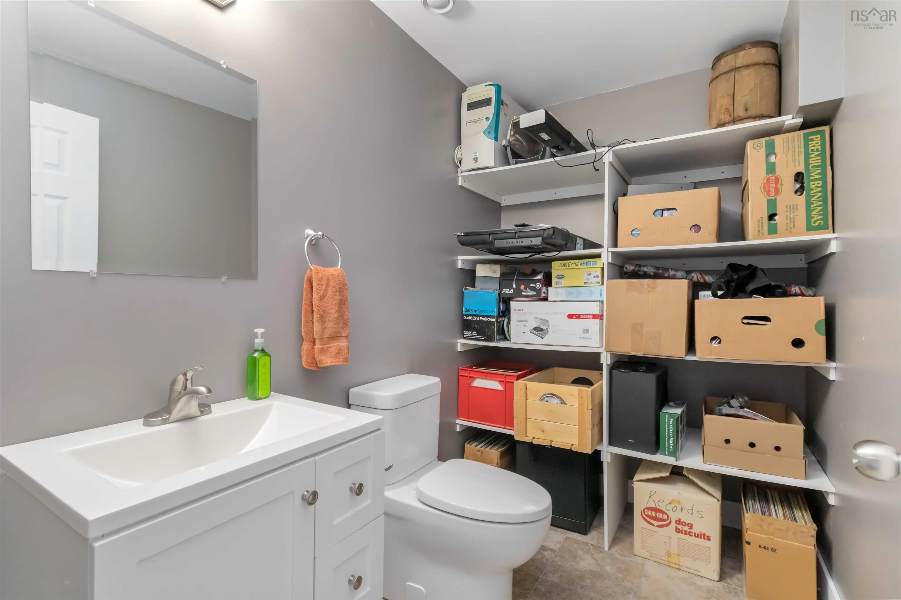 16 Valerie Court, Windsor Junction, NS B2T 1Y7, 3 Bedrooms Bedrooms, ,4 BathroomsBathrooms,Residential,For Sale,Valerie Court,202522771
