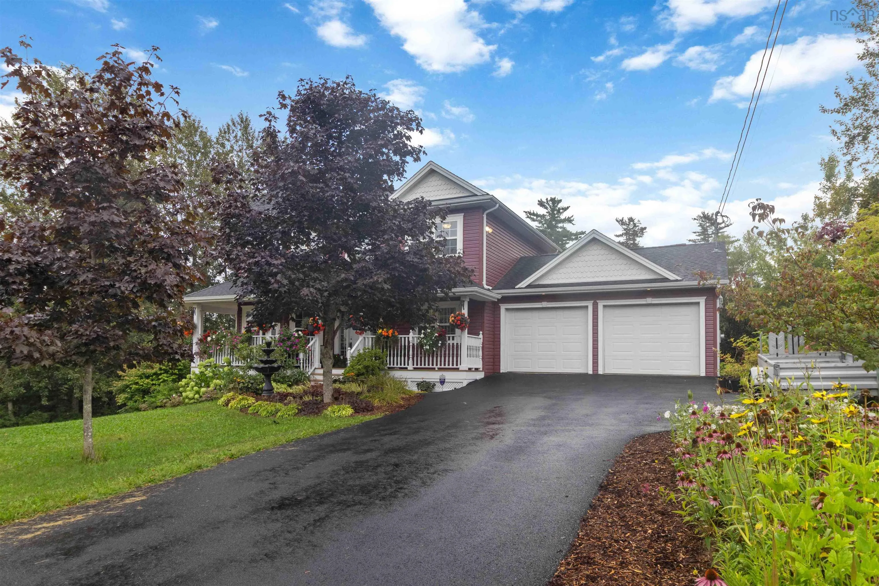 16 Valerie Court, Windsor Junction, NS B2T 1Y7, 3 Bedrooms Bedrooms, ,4 BathroomsBathrooms,Residential,For Sale,Valerie Court,202522771