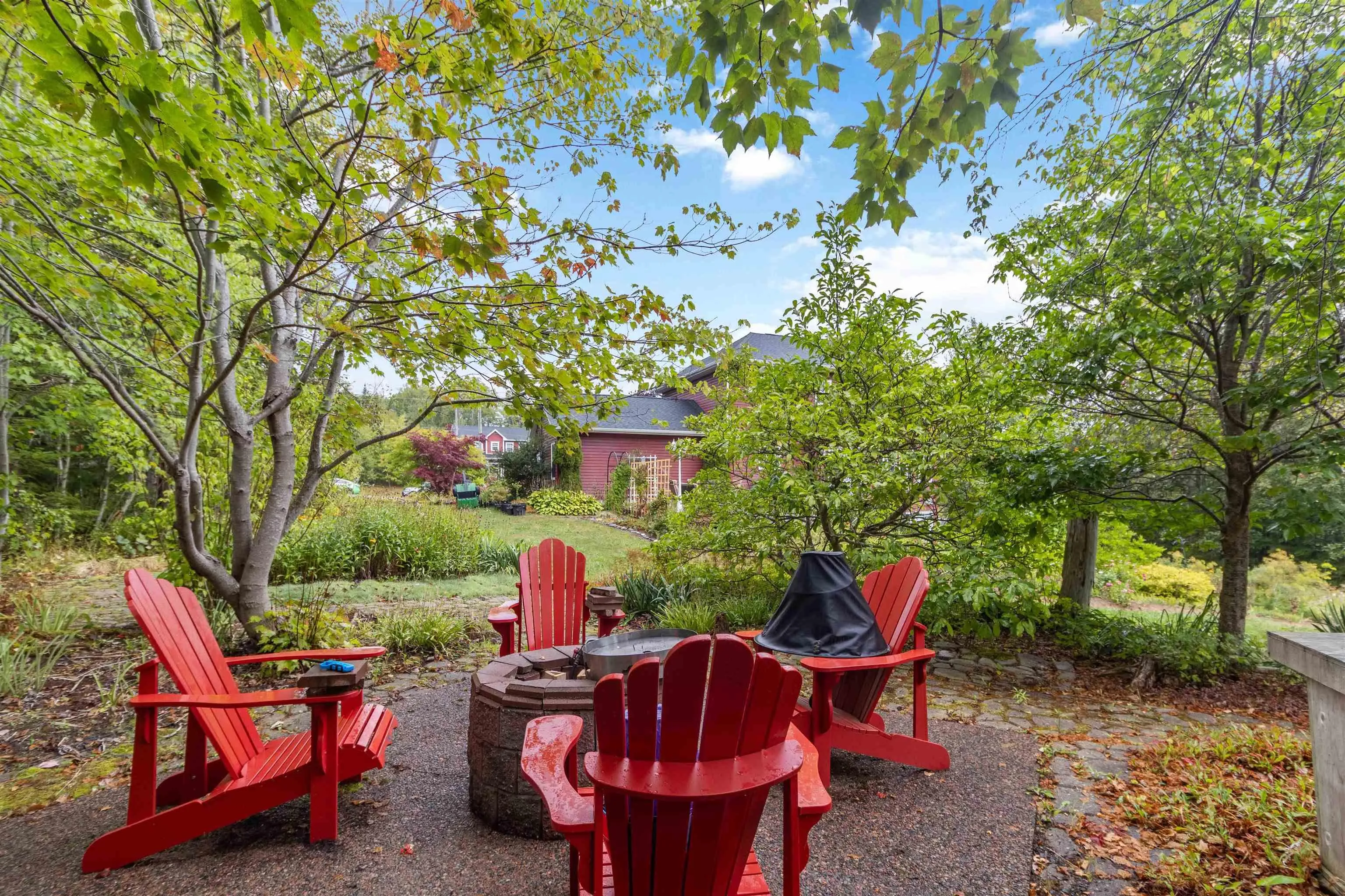 16 Valerie Court, Windsor Junction, NS B2T 1Y7, 3 Bedrooms Bedrooms, ,4 BathroomsBathrooms,Residential,For Sale,Valerie Court,202522771
