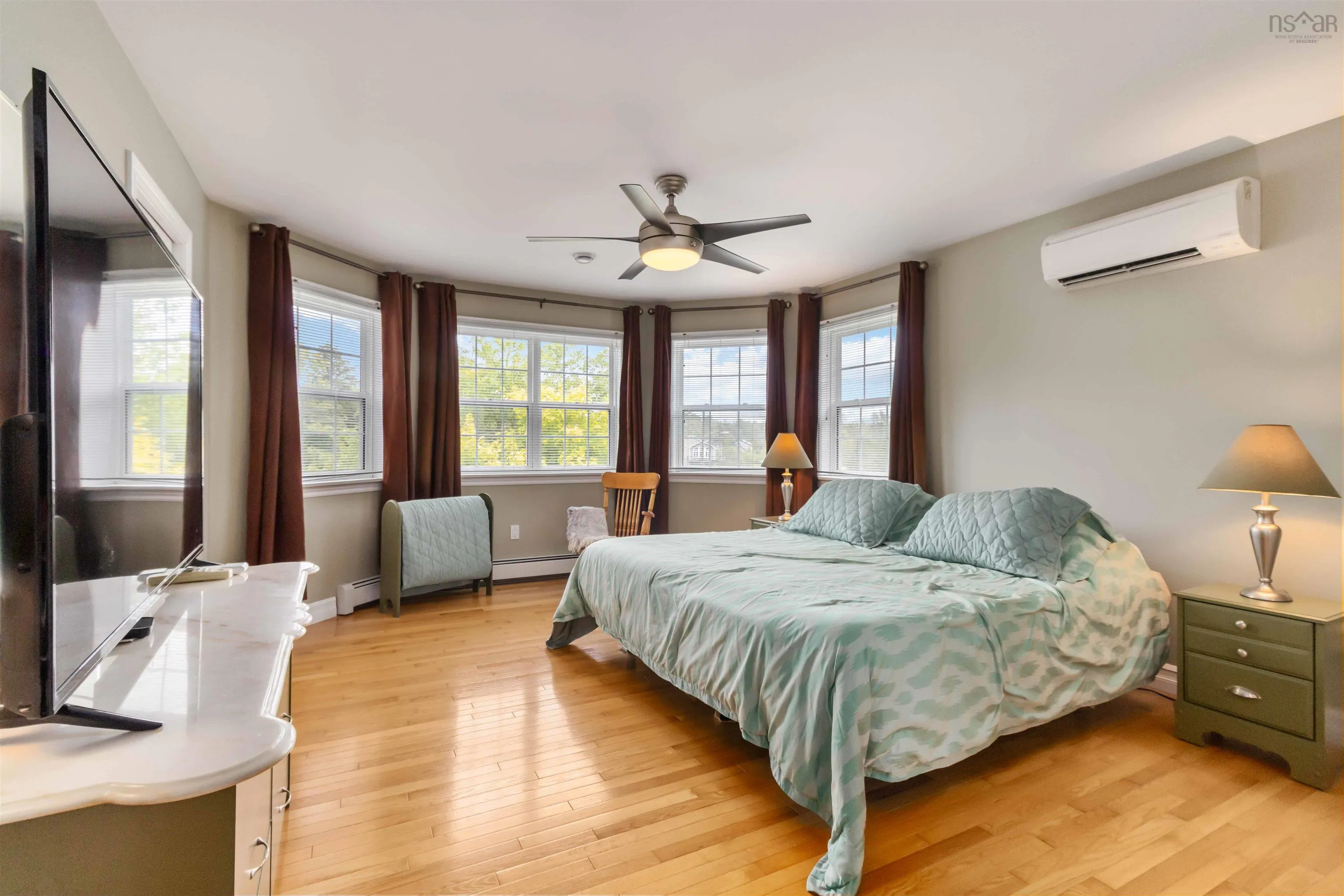 16 Valerie Court, Windsor Junction, NS B2T 1Y7, 3 Bedrooms Bedrooms, ,4 BathroomsBathrooms,Residential,For Sale,Valerie Court,202522771