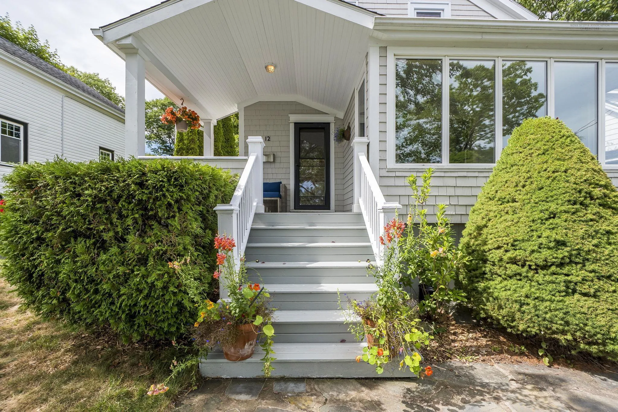 12 Locke Street, Bedford, NS B4A 1M9, 3 Bedrooms Bedrooms, ,2 BathroomsBathrooms,Residential,For Sale,Locke,202522231