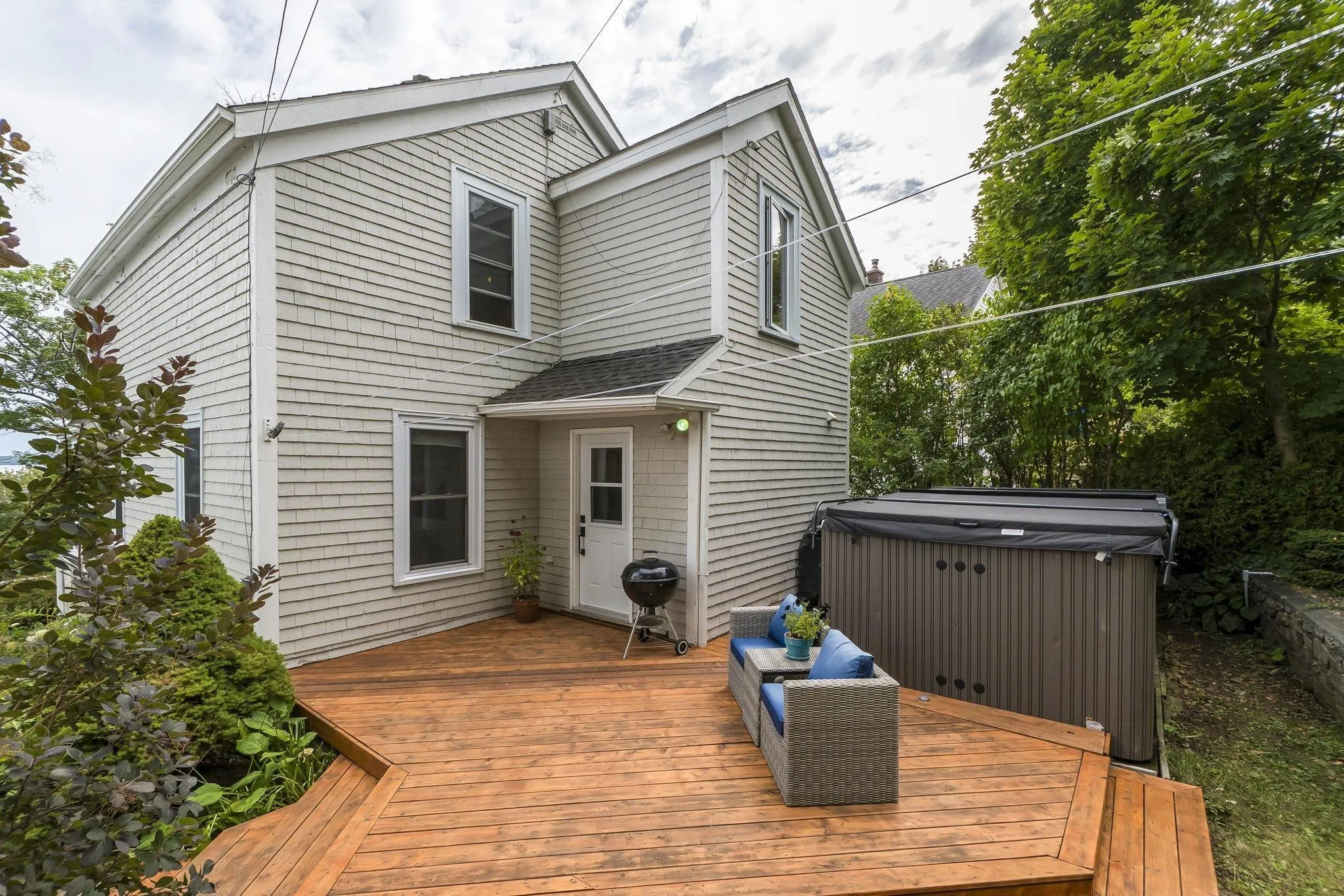 12 Locke Street, Bedford, NS B4A 1M9, 3 Bedrooms Bedrooms, ,2 BathroomsBathrooms,Residential,For Sale,Locke,202522231