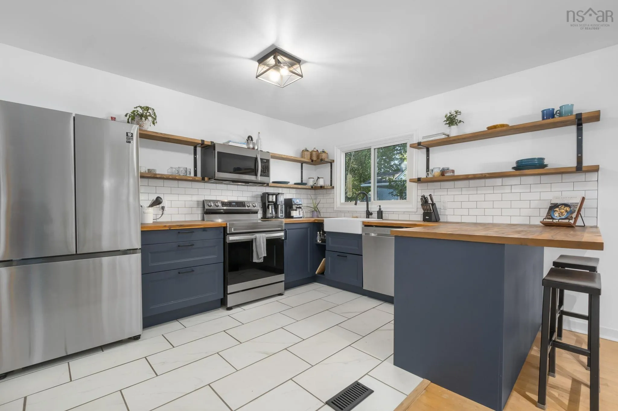 18 Oakwood Avenue, Dartmouth, NS B2W 3C7, 4 Bedrooms Bedrooms, ,2 BathroomsBathrooms,Residential,For Sale,Oakwood,202518493