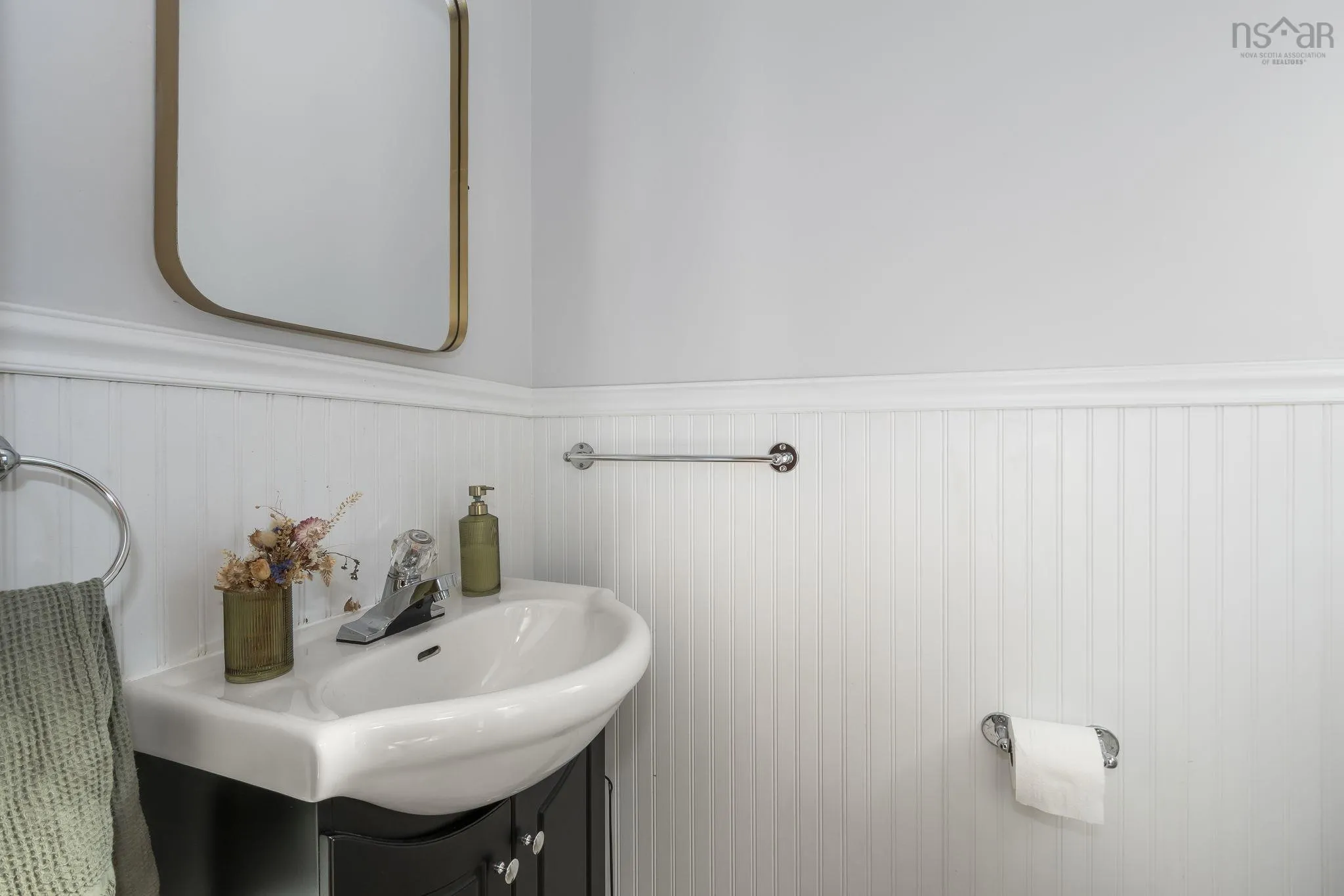 18 Oakwood Avenue, Dartmouth, NS B2W 3C7, 4 Bedrooms Bedrooms, ,2 BathroomsBathrooms,Residential,For Sale,Oakwood,202518493