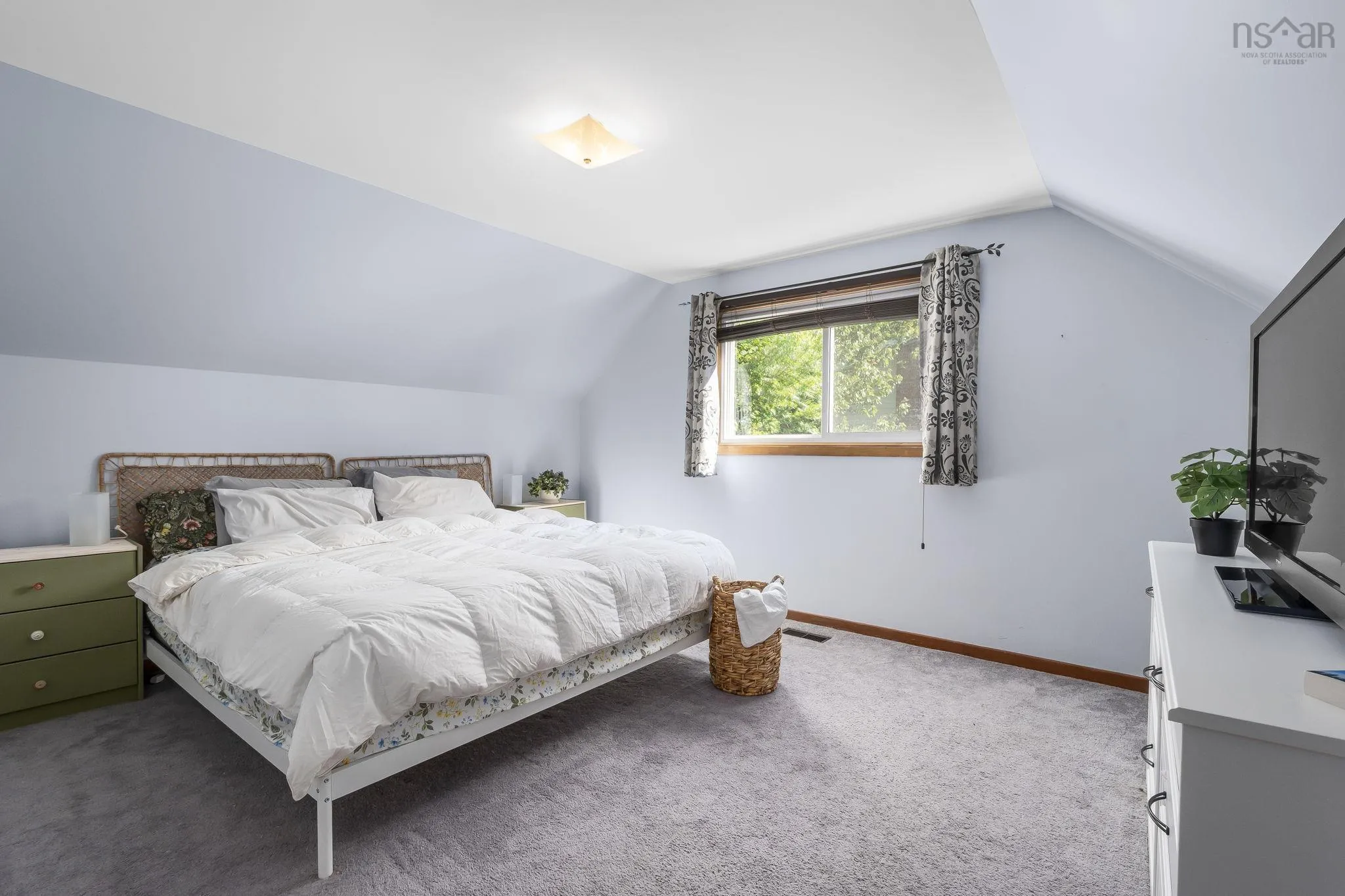 18 Oakwood Avenue, Dartmouth, NS B2W 3C7, 4 Bedrooms Bedrooms, ,2 BathroomsBathrooms,Residential,For Sale,Oakwood,202518493