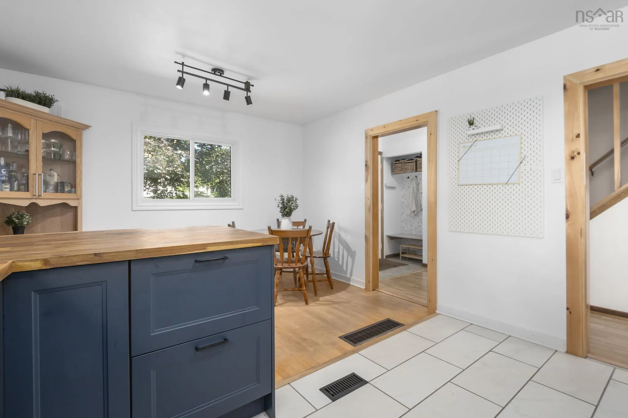 18 Oakwood Avenue, Dartmouth, NS B2W 3C7, 4 Bedrooms Bedrooms, ,2 BathroomsBathrooms,Residential,For Sale,Oakwood,202518493
