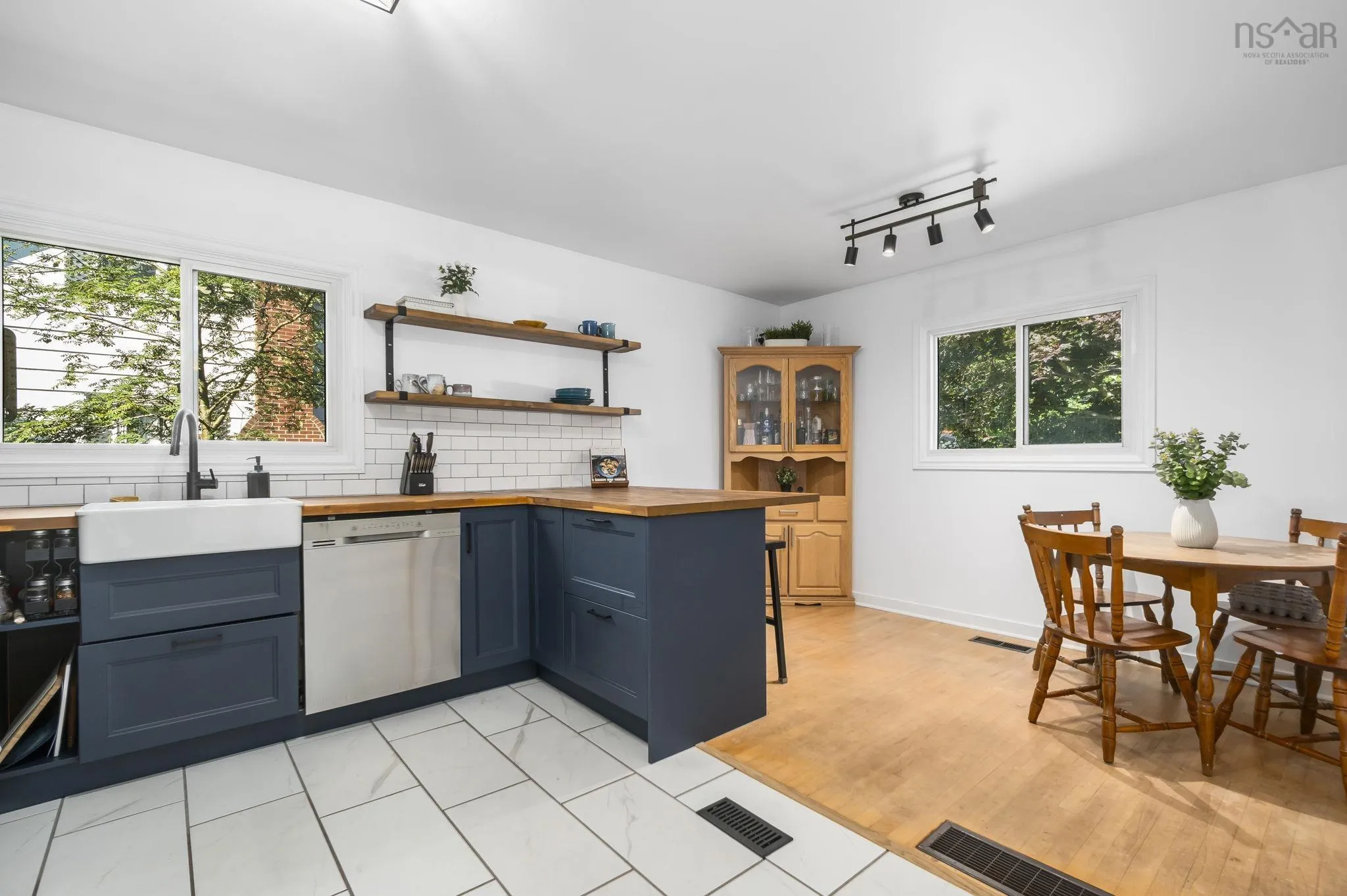 18 Oakwood Avenue, Dartmouth, NS B2W 3C7, 4 Bedrooms Bedrooms, ,2 BathroomsBathrooms,Residential,For Sale,Oakwood,202518493