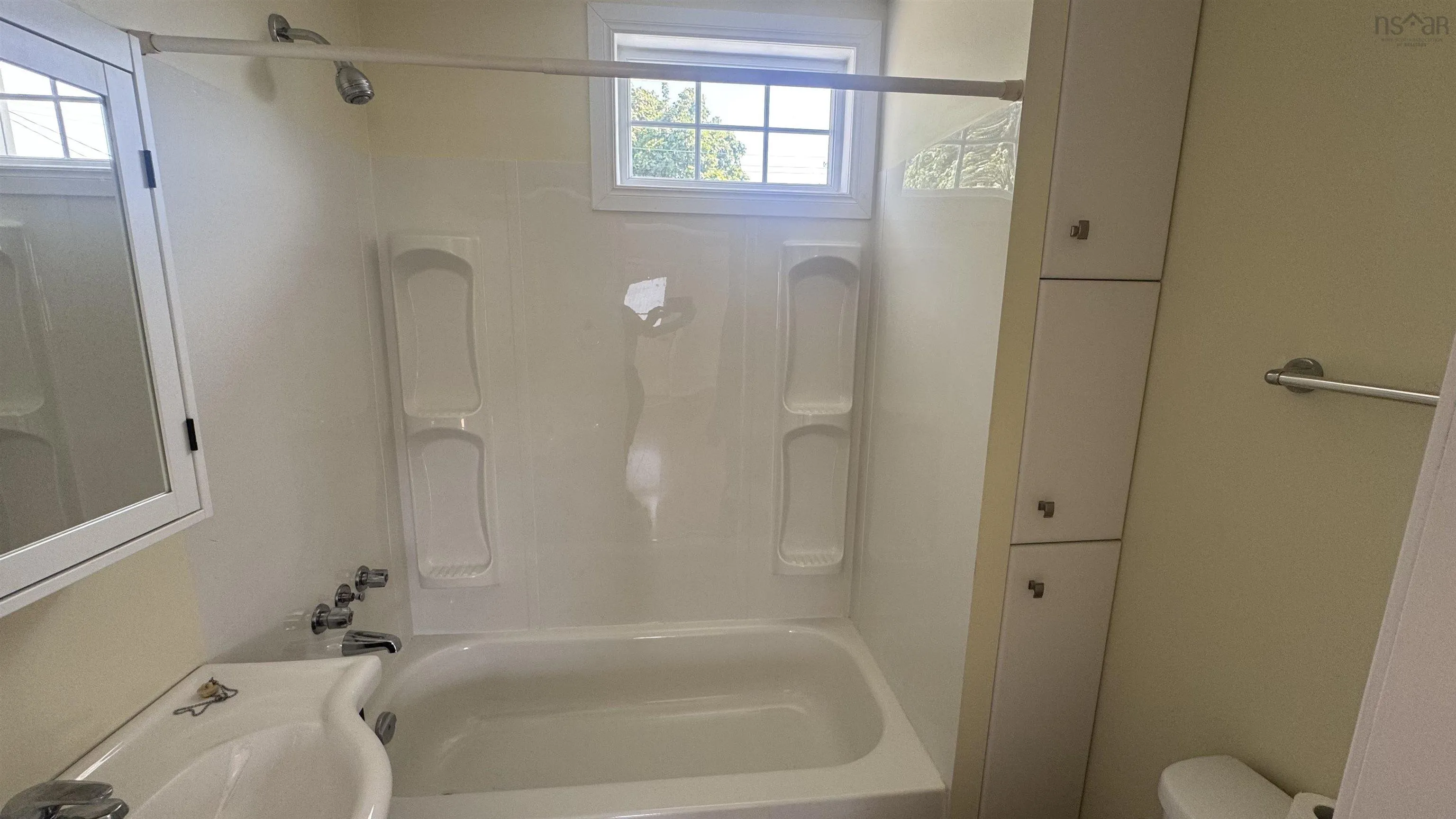 11-22 Dover Avenue, New Glasgow, NS B2H 4C1, 2 Bedrooms Bedrooms, ,1 BathroomBathrooms,Residential,For Sale,Dover,202520667