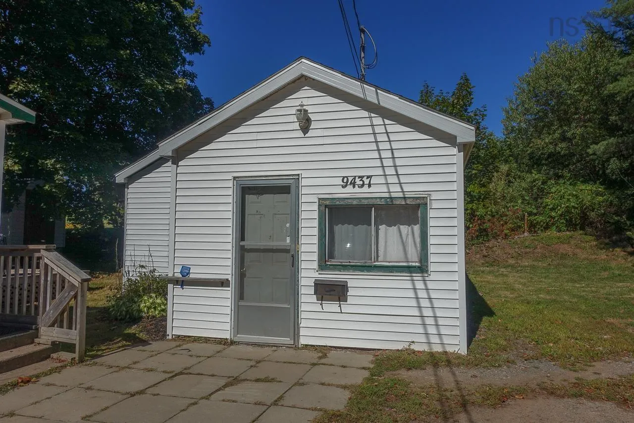 9435 Commercial Street, New Minas, NS B4N 3G3, 4 Bedrooms Bedrooms, ,Residential Income,For Sale,Commercial,202523698