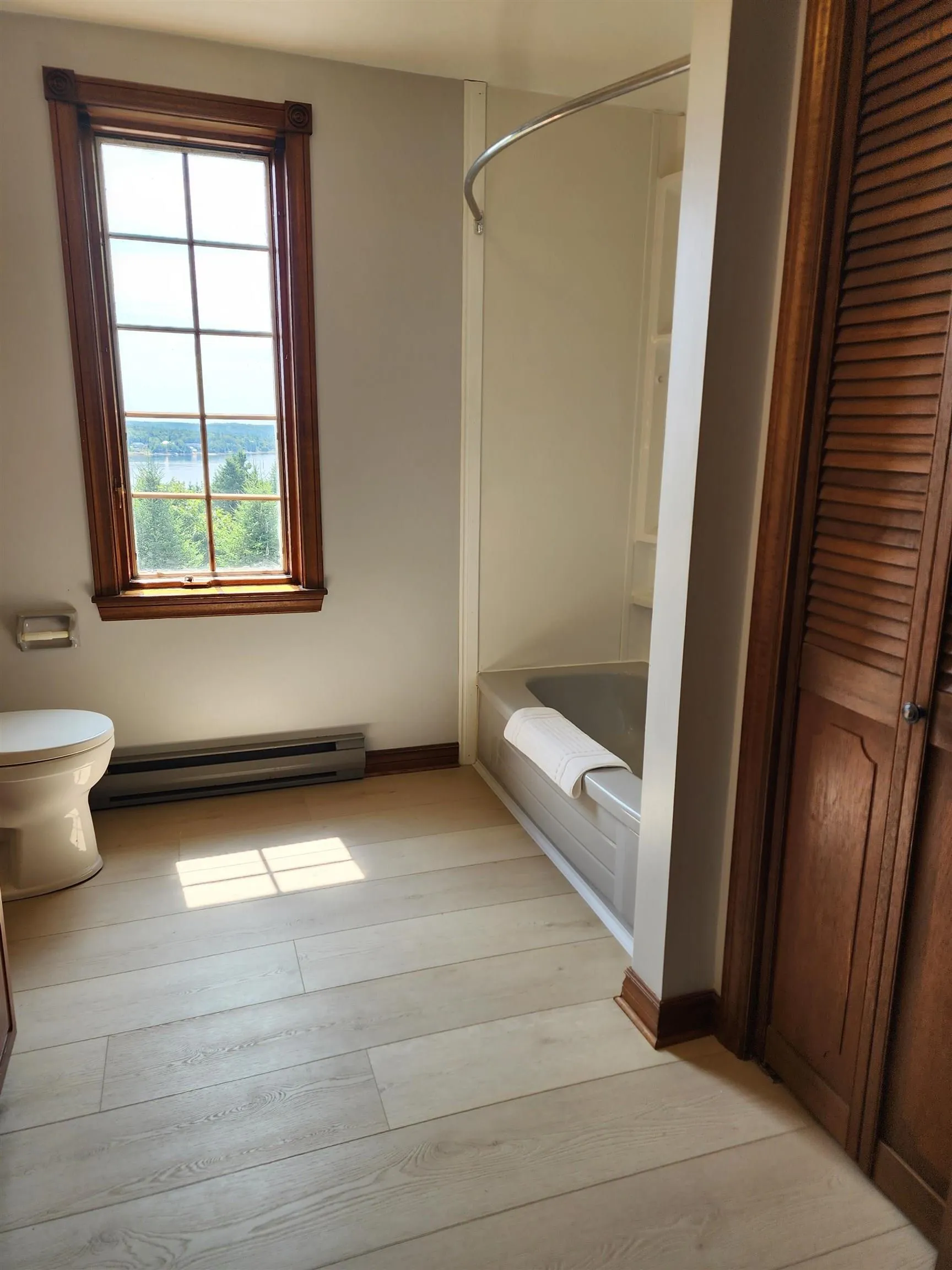 221 Hillside Drive, Boutiliers Point, NS B3Z 1W9, 4 Bedrooms Bedrooms, ,4 BathroomsBathrooms,Residential,For Sale,Hillside,202519860
